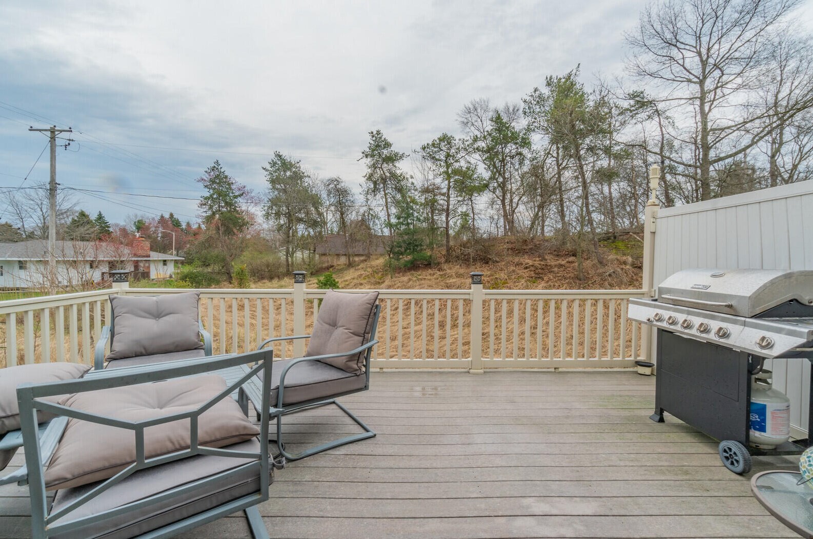 18126 Swiss Dr, Spring Lake MI 49456-9139 exterior