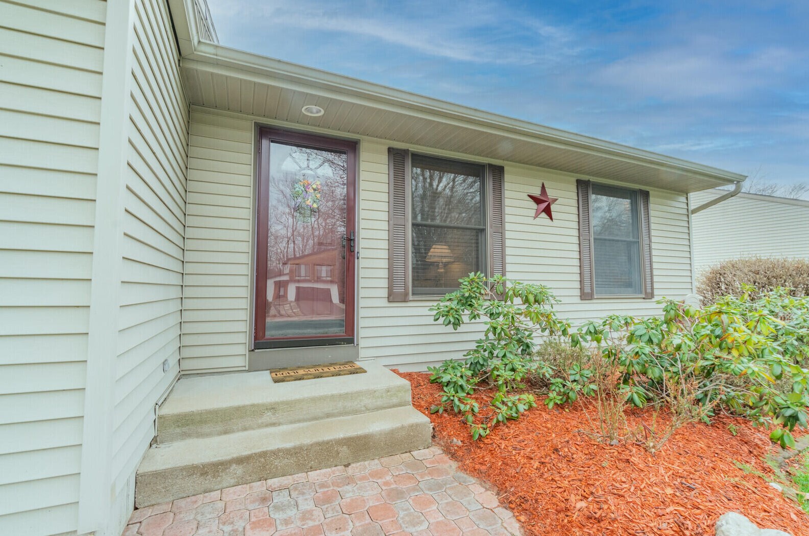 18126 Swiss Dr, Spring Lake MI 49456-9139 exterior