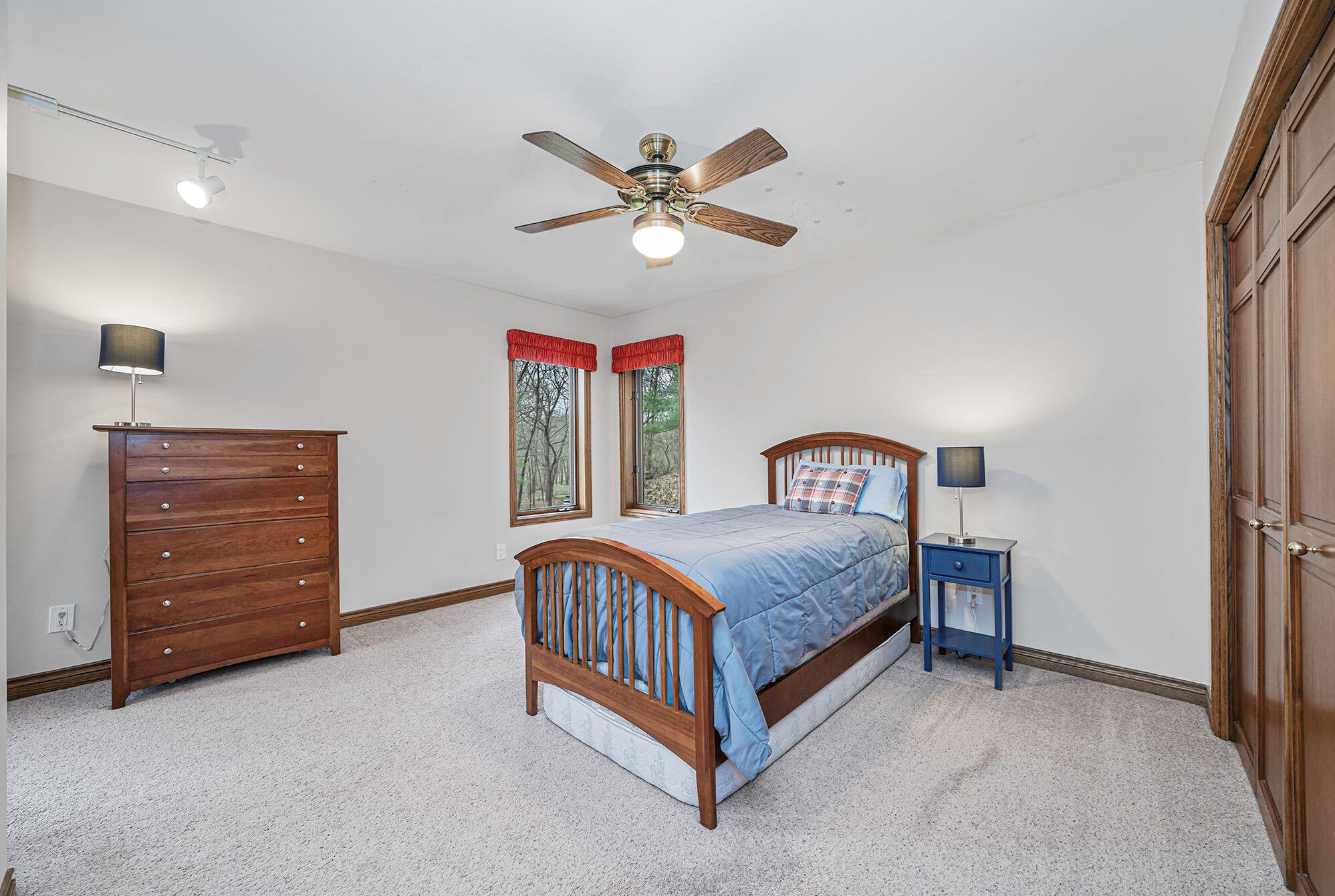 2850 Foxfire Ln, Ada MI 49301-9351 exterior