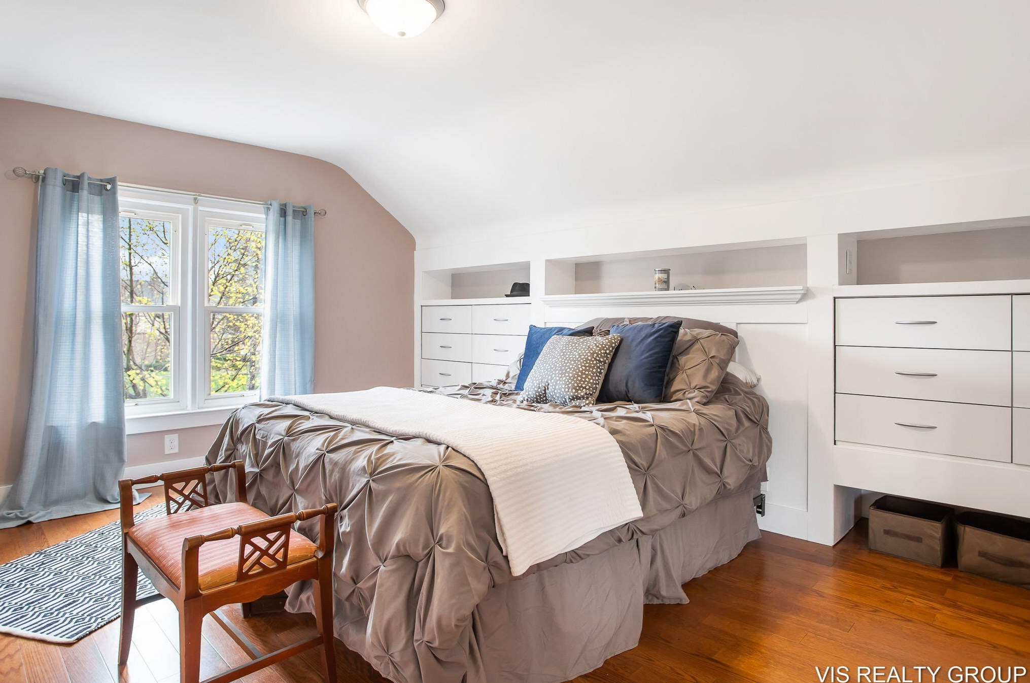 519 Riv St, Spring Lake MI 49456-2053 exterior