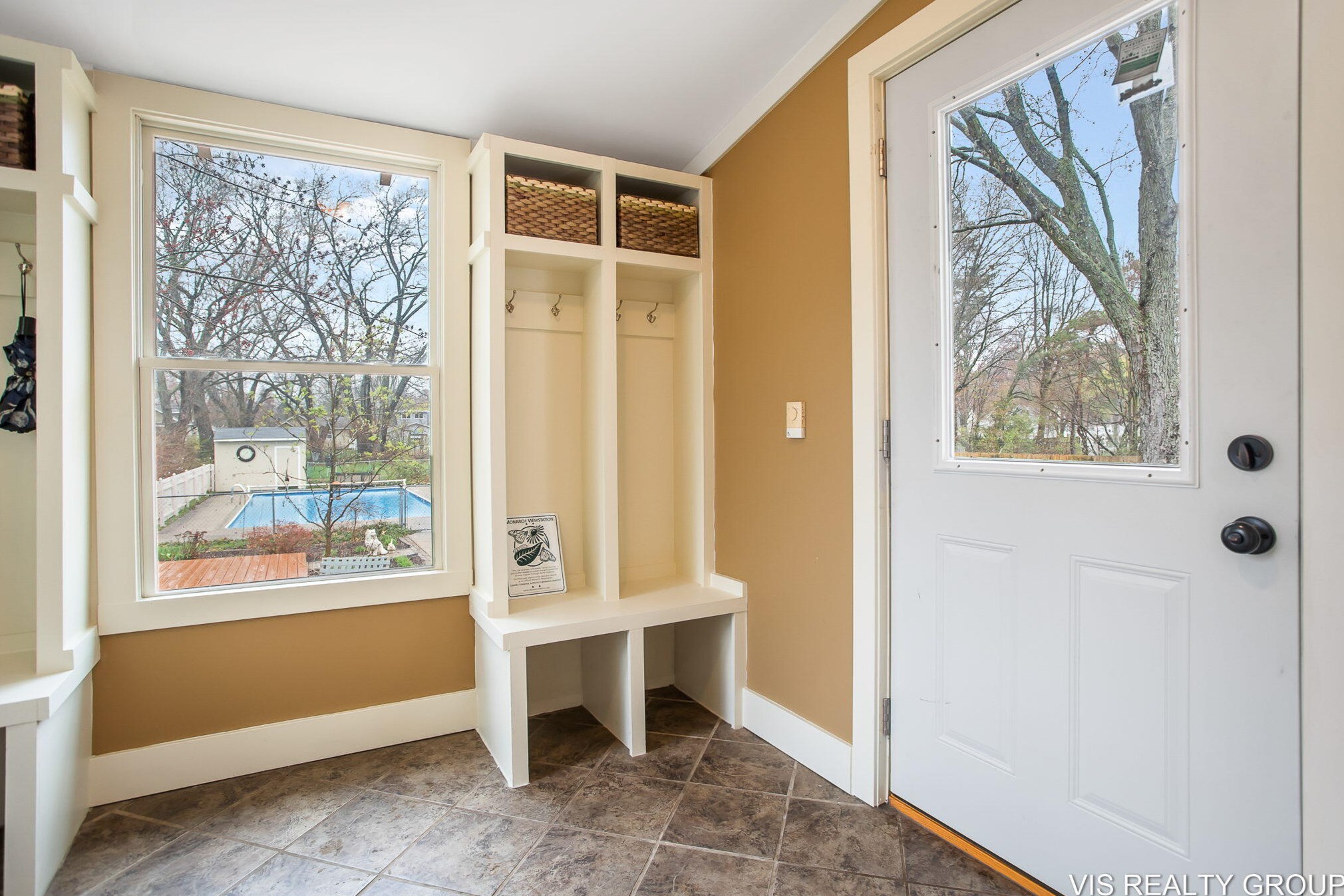 519 Riv St, Spring Lake MI 49456-2053 exterior