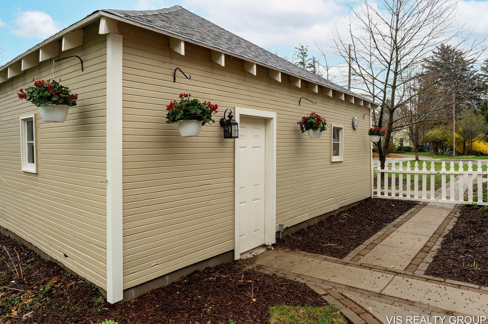 519 Riv St, Spring Lake MI 49456-2053 exterior