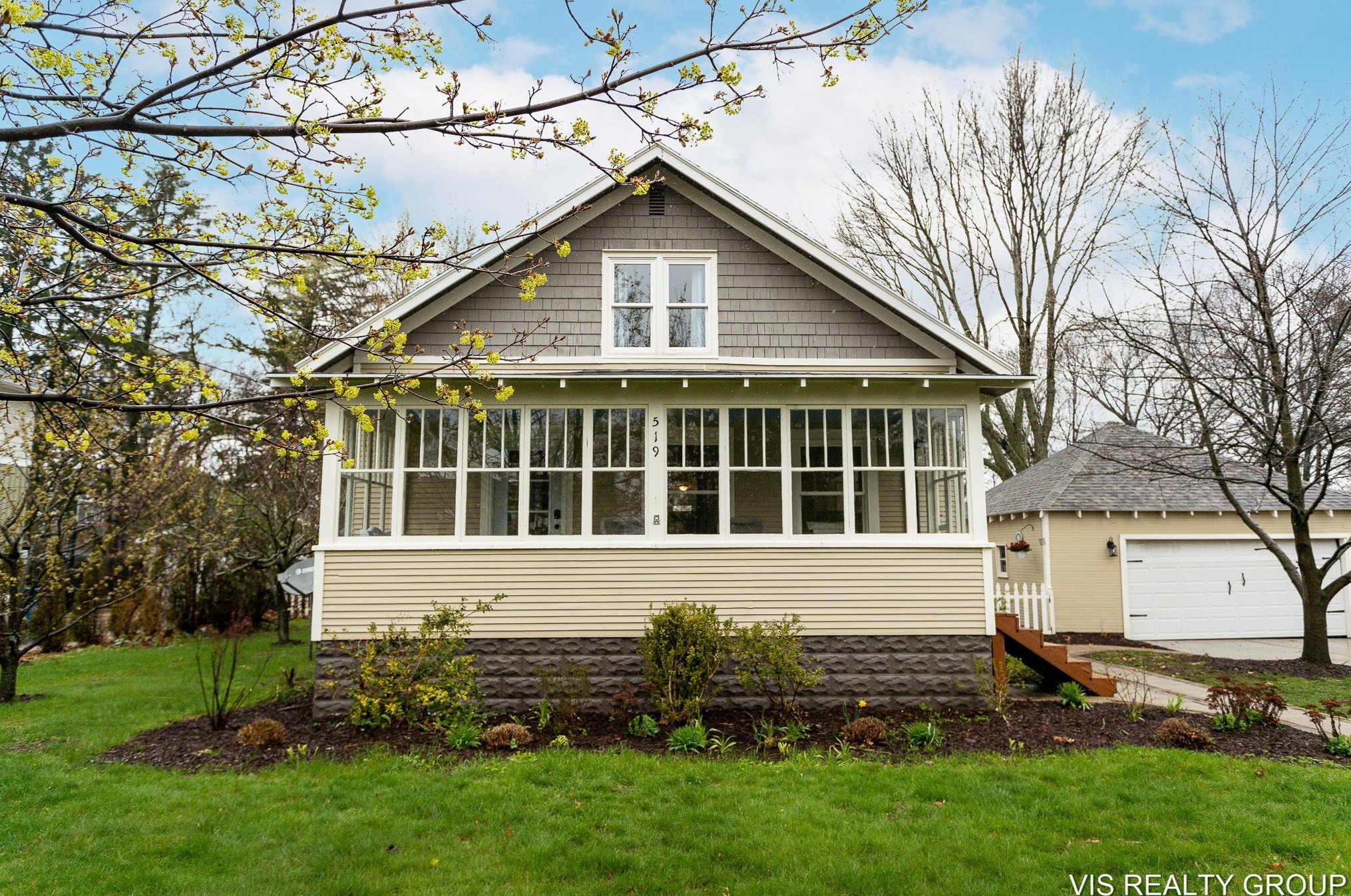 519 Riv St, Spring Lake MI 49456-2053 exterior