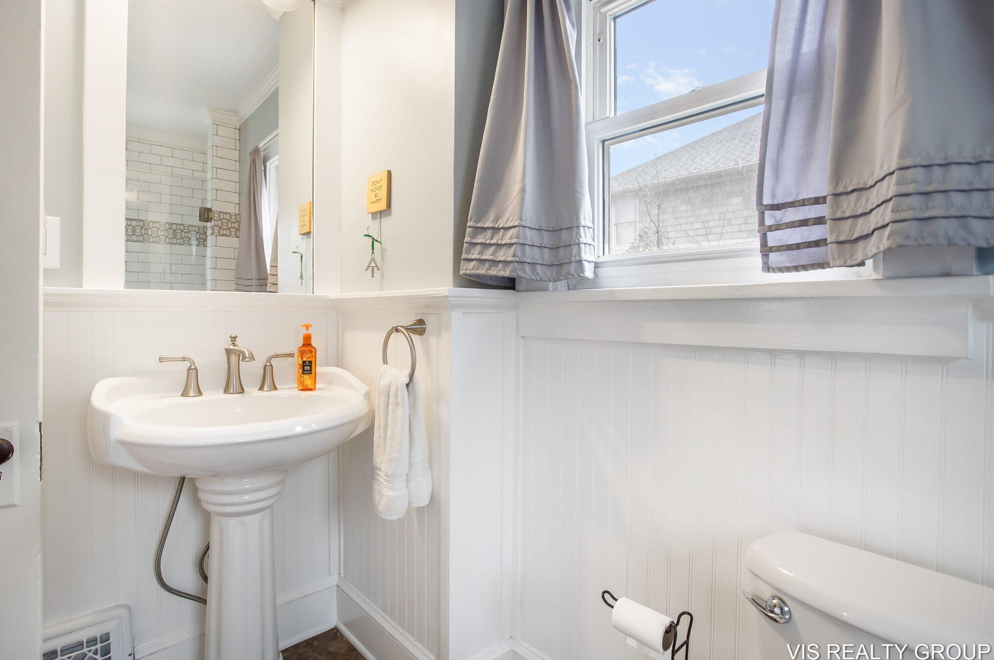 519 Riv St, Spring Lake MI 49456-2053 exterior