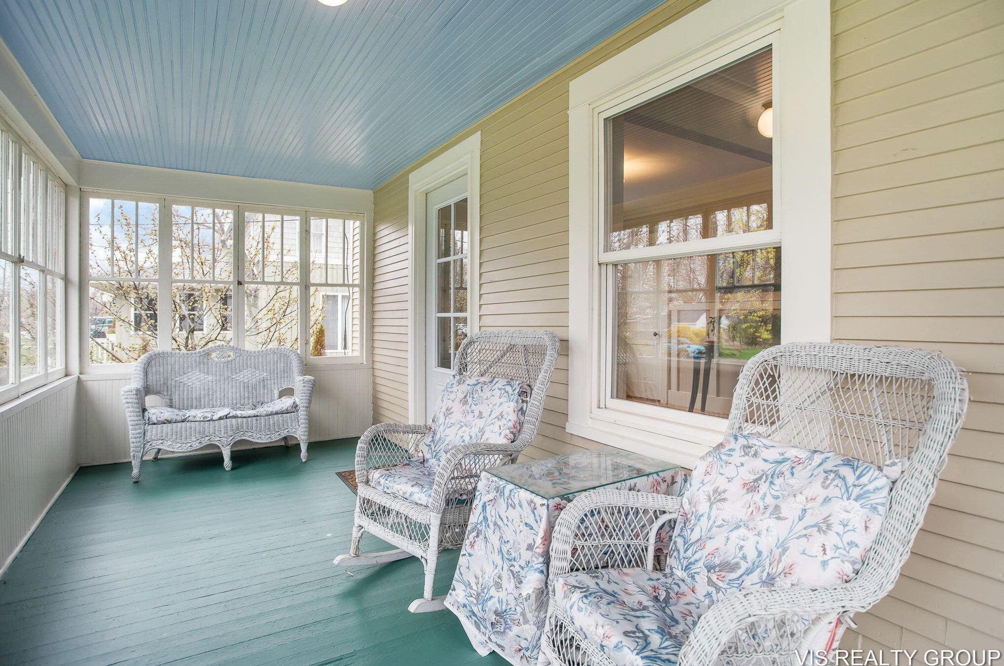 519 Riv St, Spring Lake MI 49456-2053 exterior