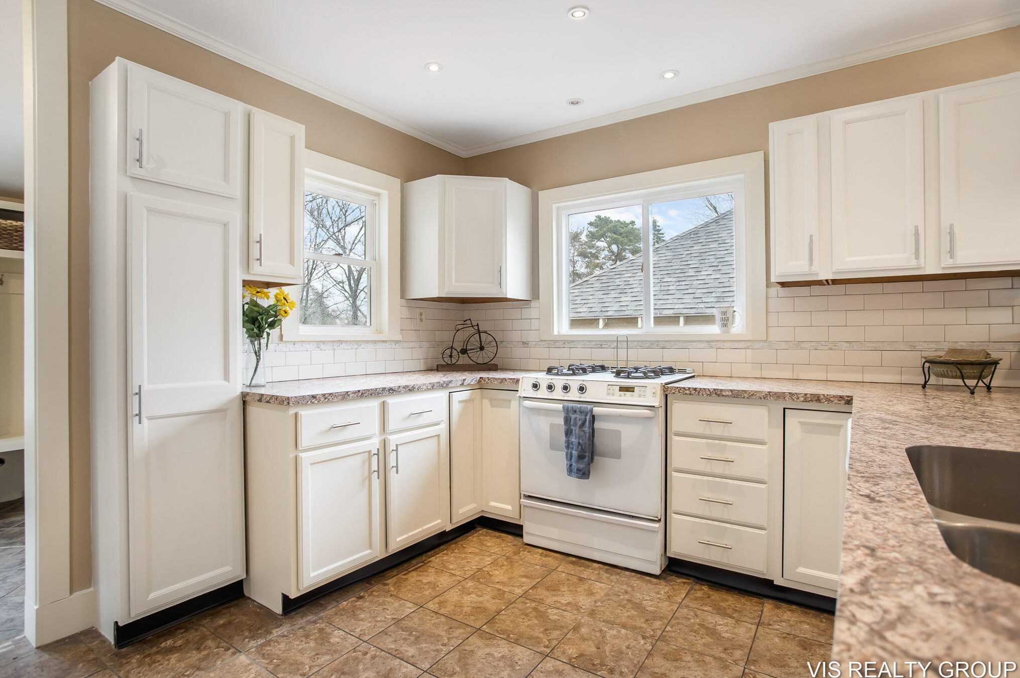 519 Riv St, Spring Lake MI 49456-2053 exterior