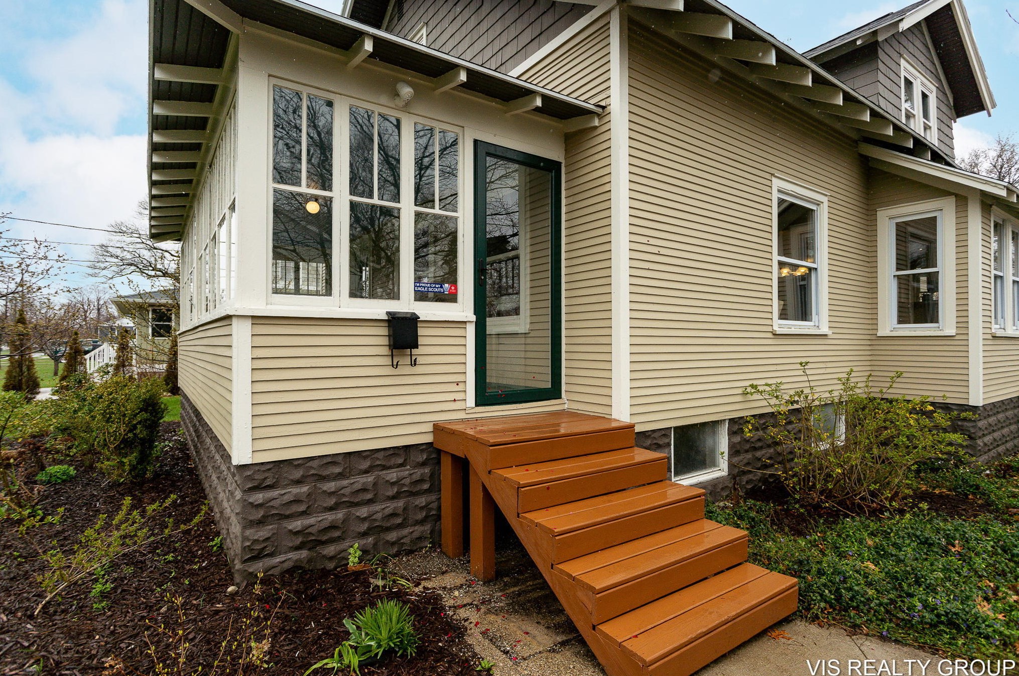 519 Riv St, Spring Lake MI 49456-2053 exterior