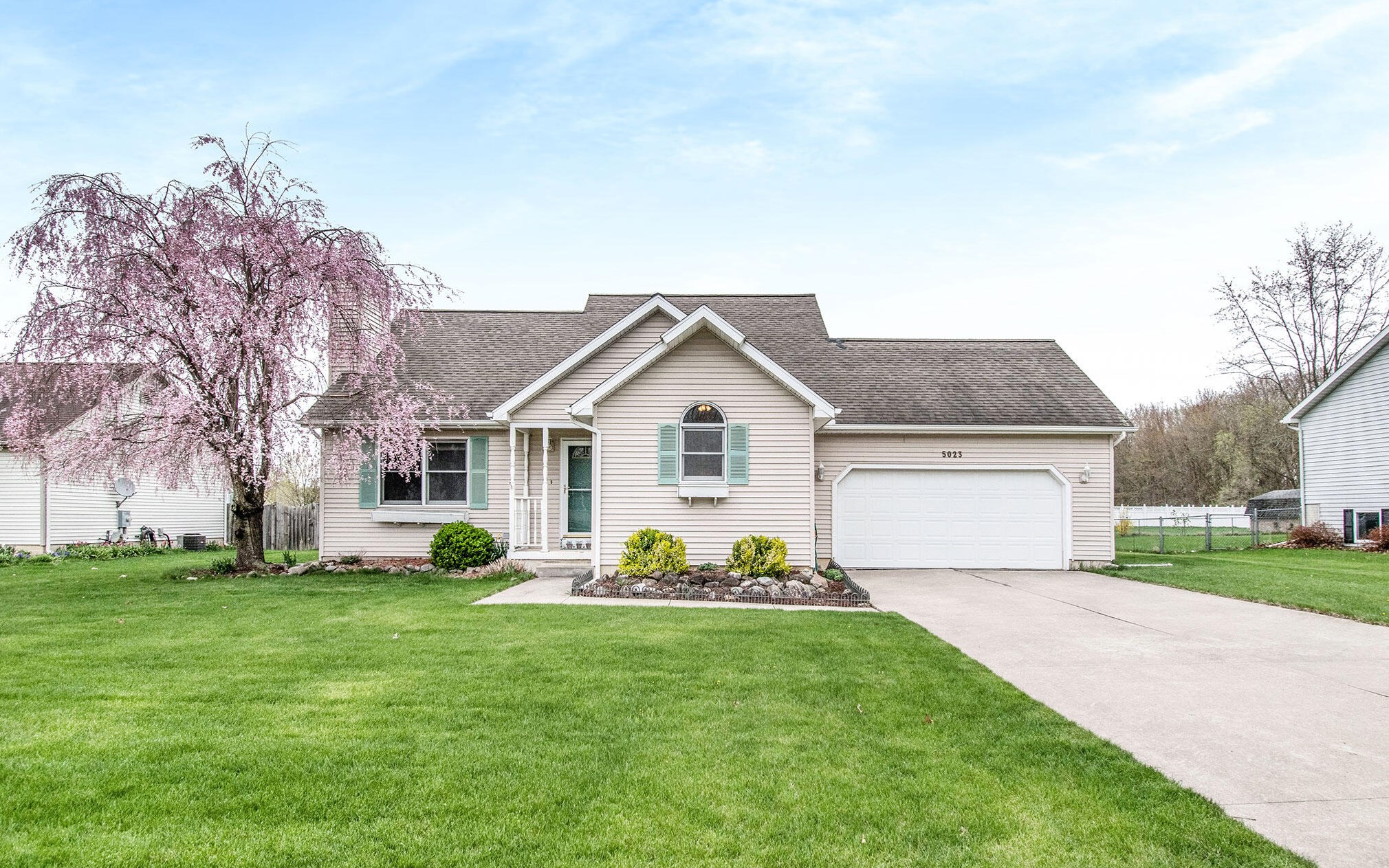 5023 Fieldstone St, Jackson MI  49201-8127 exterior