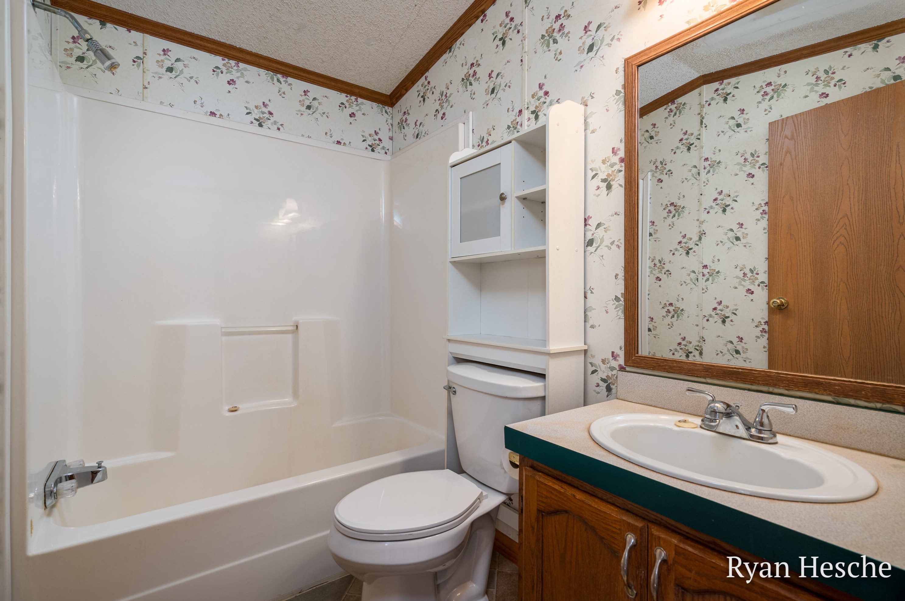 7963 Peck Lake Rd, Saranac MI 48881-8633 exterior