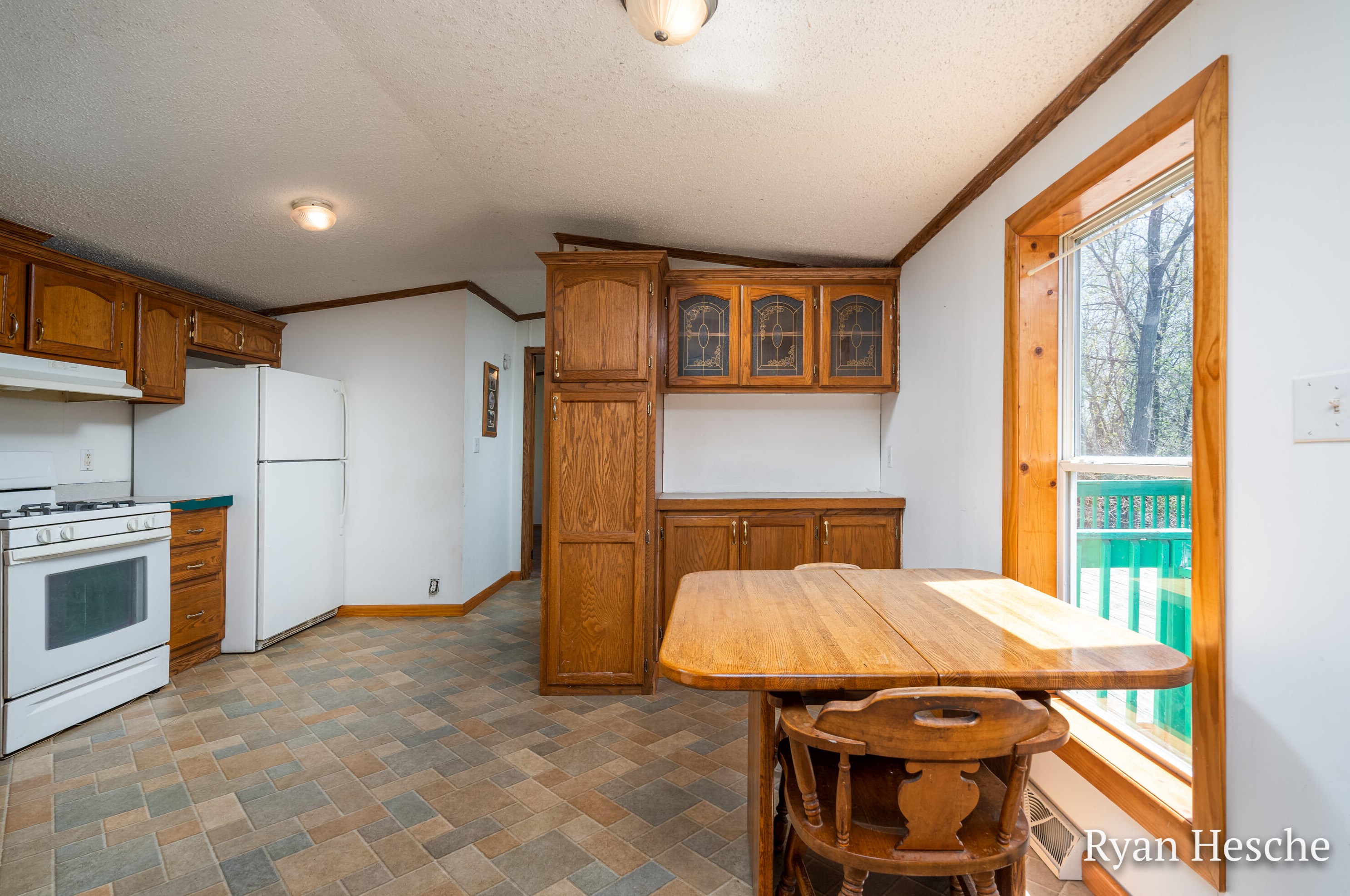 7963 Peck Lake Rd, Saranac MI 48881-8633 exterior