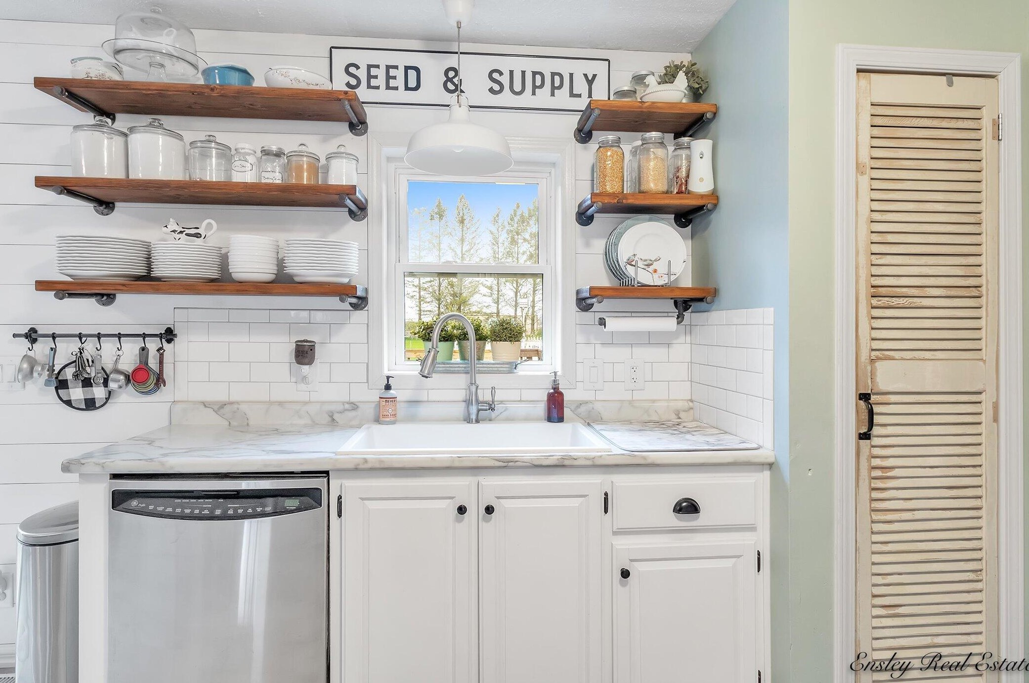 8899 Kraft Ave, Caledonia MI 49316-7682 exterior