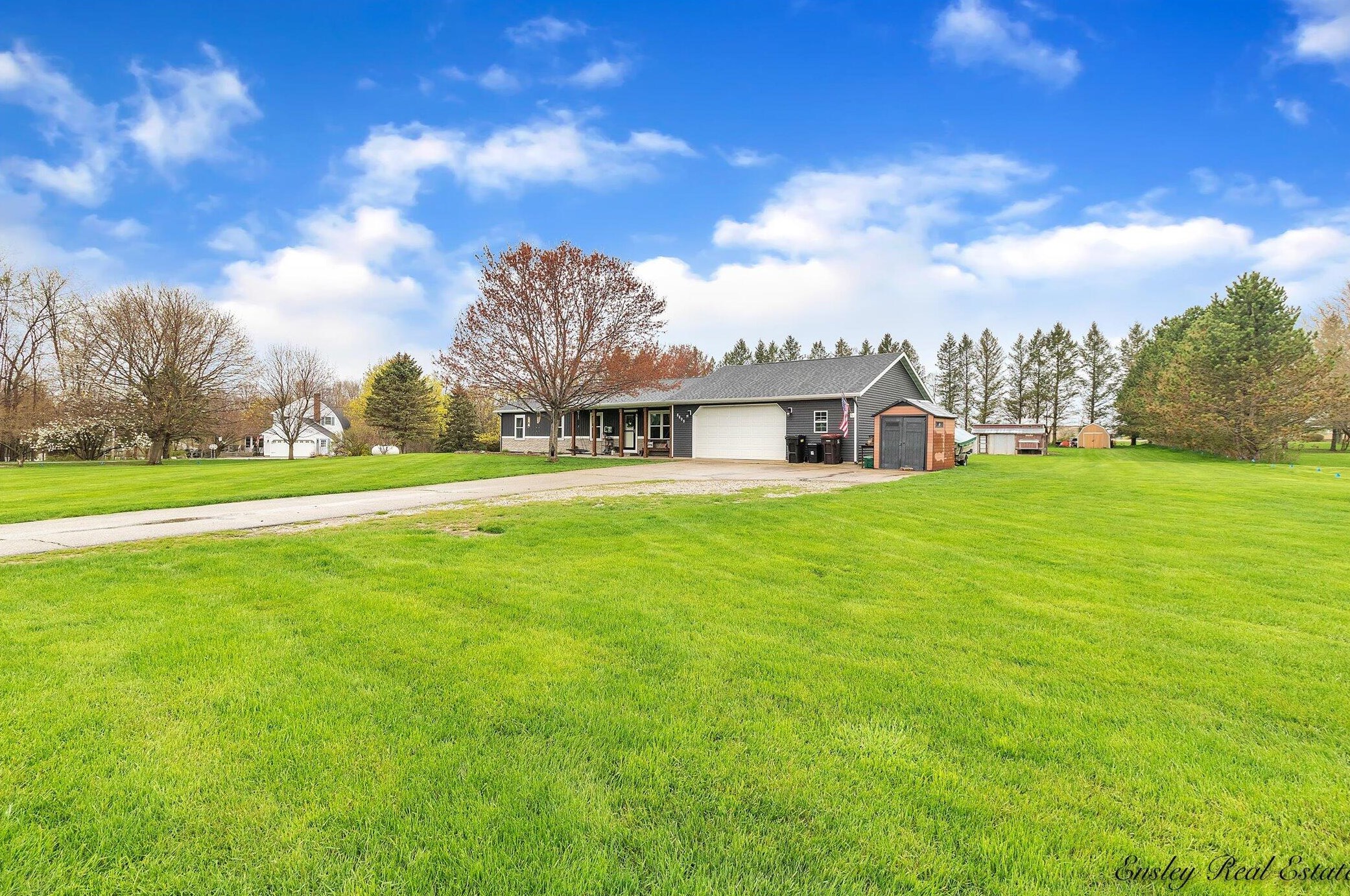 8899 Kraft Ave, Caledonia MI 49316-7682 exterior