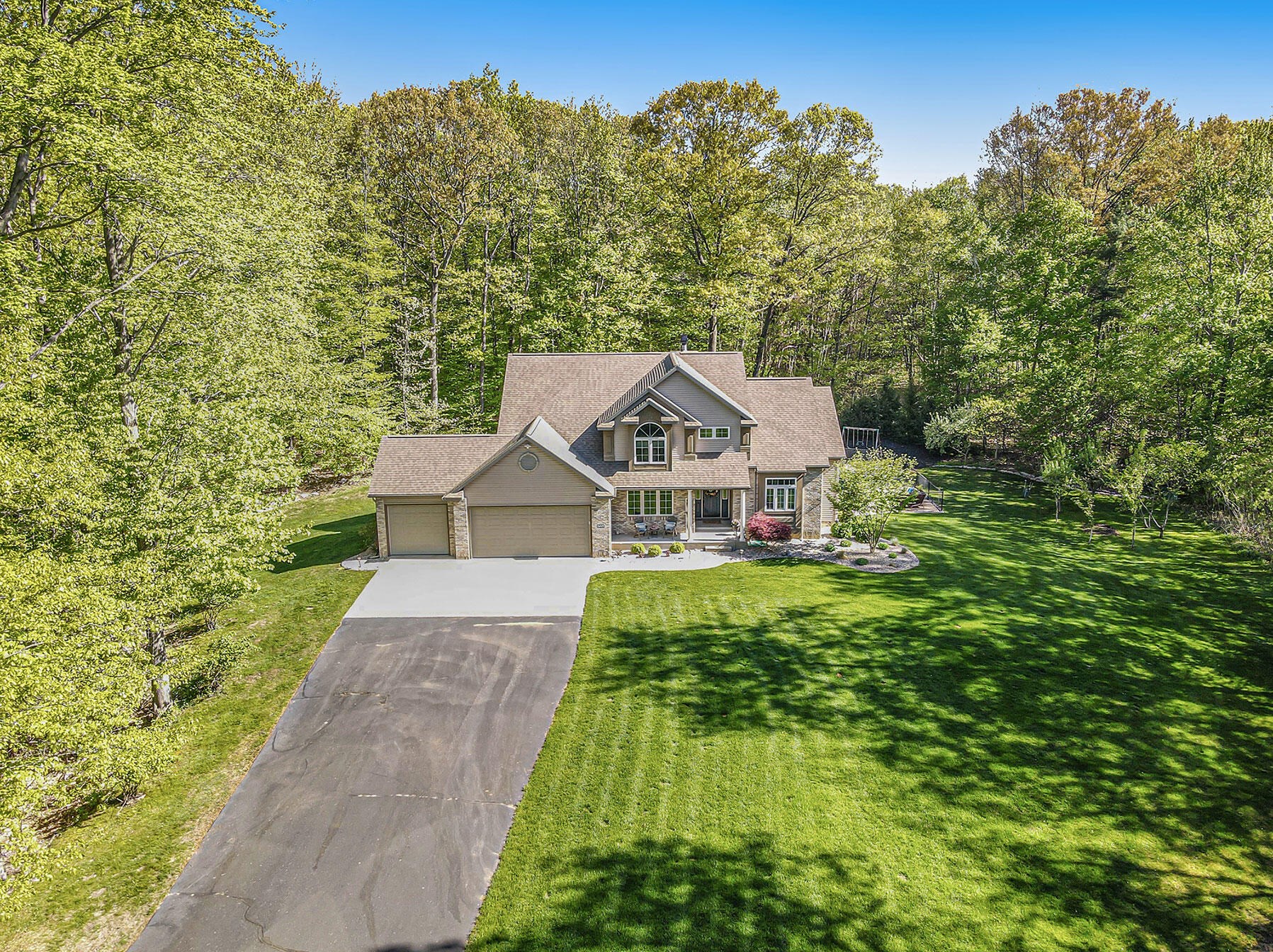 15229 Kelly St, Spring Lake MI 49456-1539 exterior