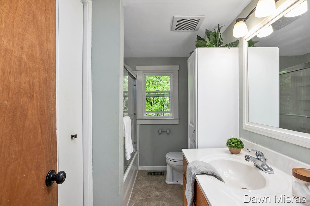 5147 Coit Ave, Grand Rapids MI 49525-1121 exterior