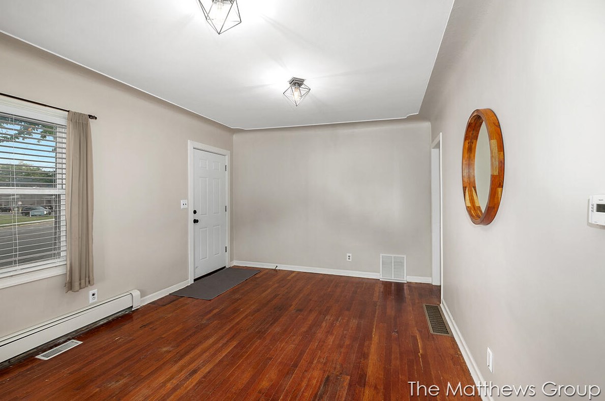 1946 Kalamazoo Ave, Grand Rapids MI 49507-3755 exterior