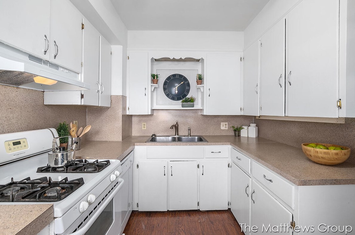 1946 Kalamazoo Ave, Grand Rapids MI 49507-3755 exterior