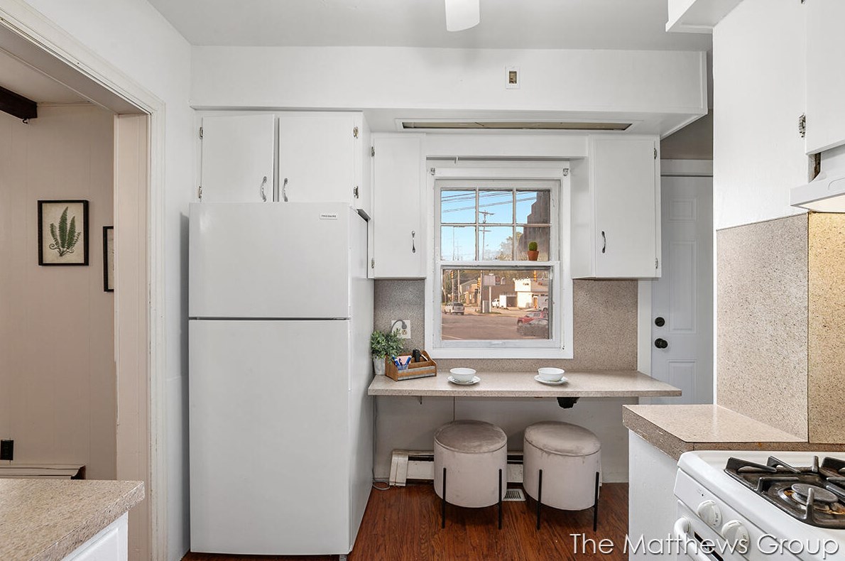 1946 Kalamazoo Ave, Grand Rapids MI 49507-3755 exterior