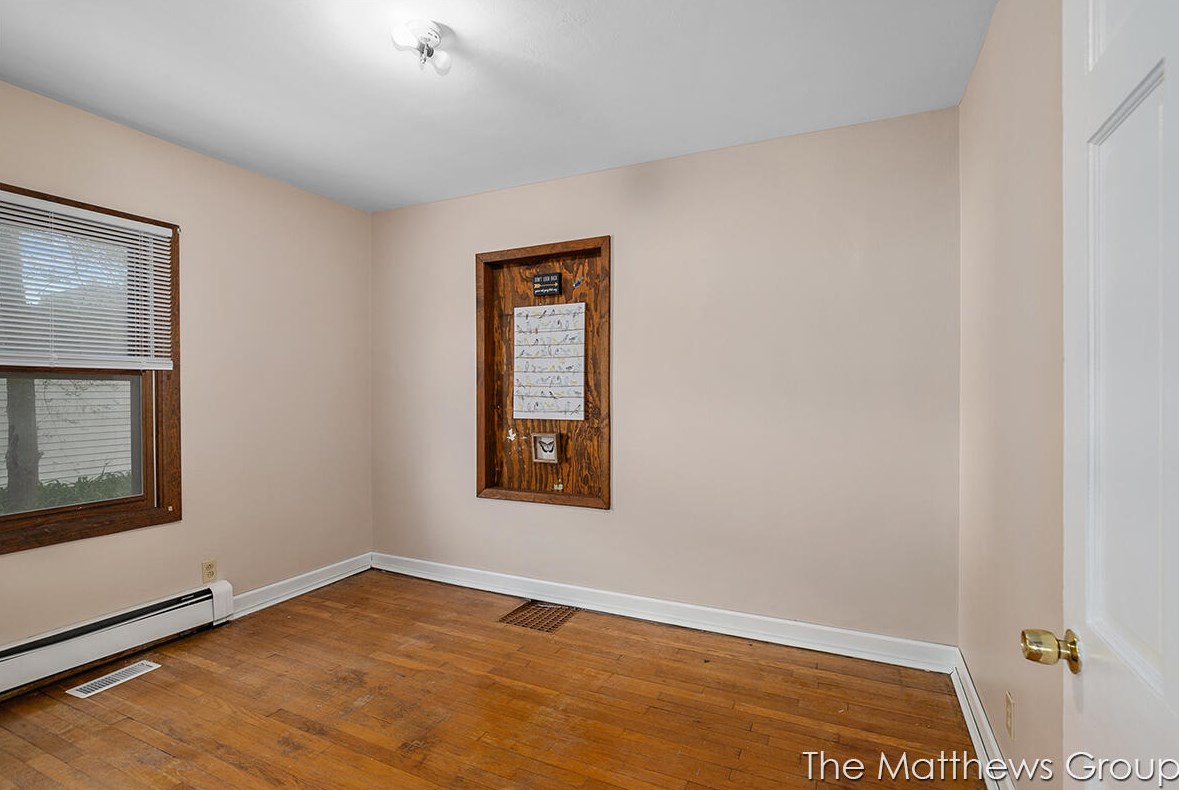 1946 Kalamazoo Ave, Grand Rapids MI 49507-3755 exterior