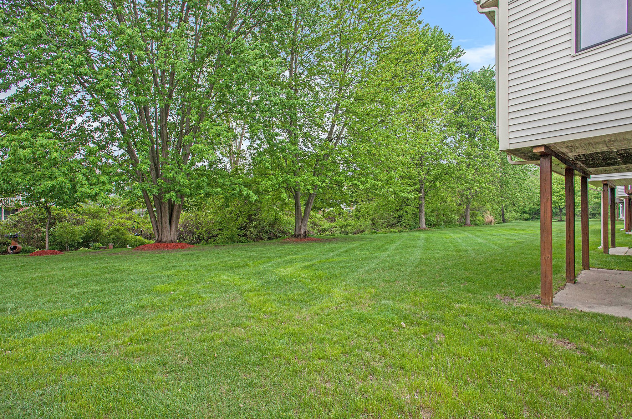 1164 Amberwood Dr, Byron Township MI exterior