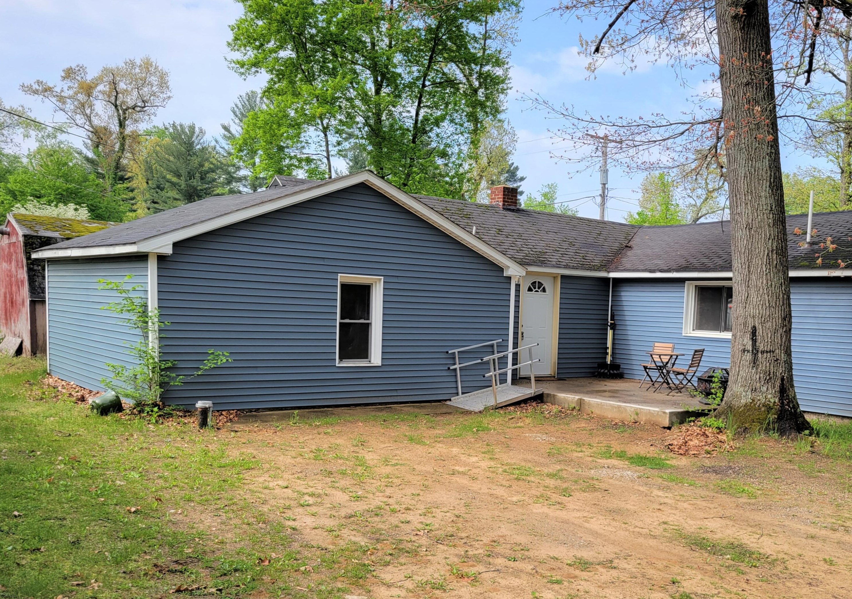 37129 Bay Ave, Paw Paw MI  49079-9310 exterior