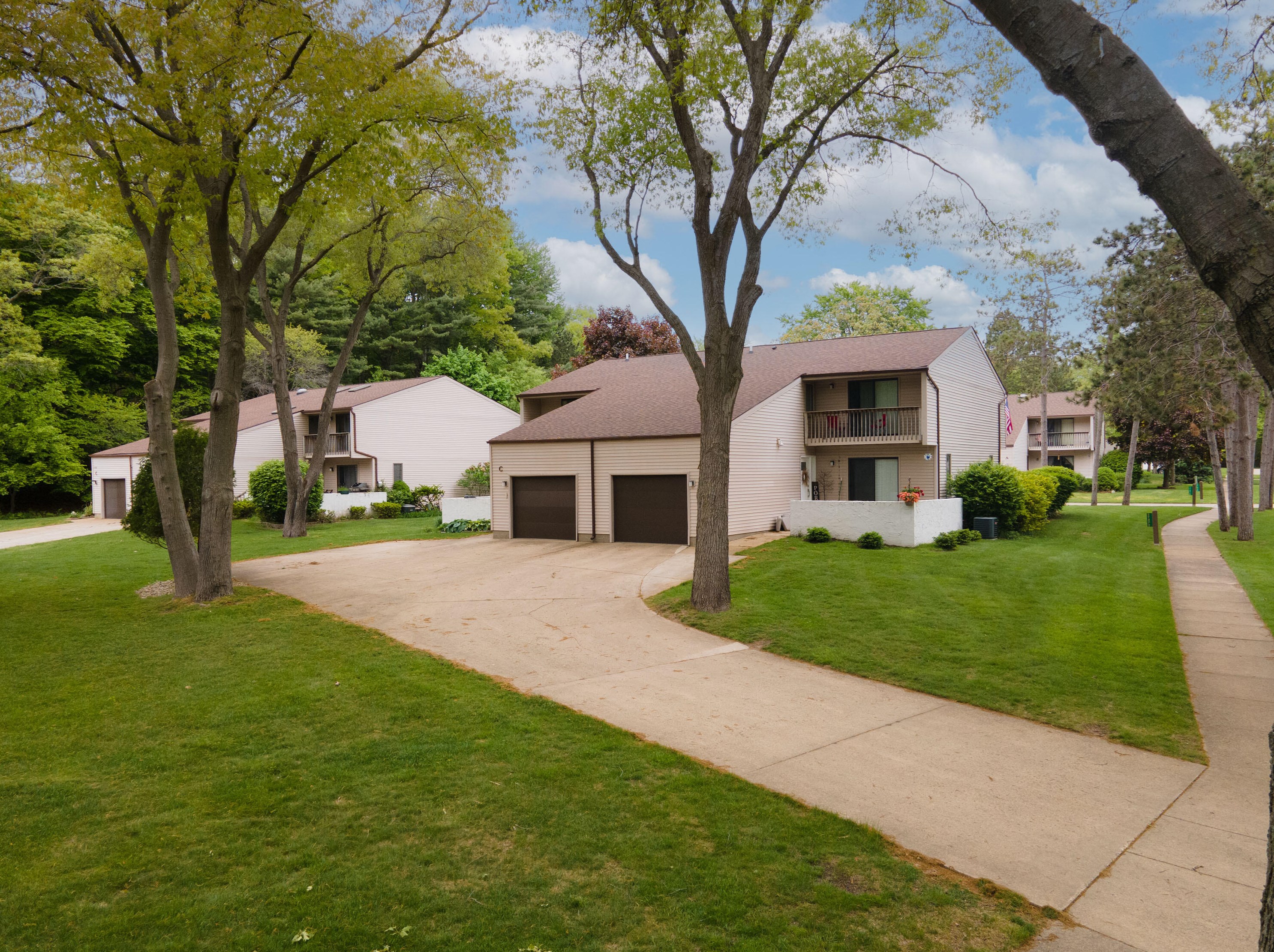 17472 Dunewood Ct, Spring Lake MI  49456-9479 exterior