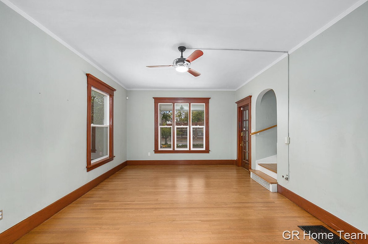 1006 Cherry St, Grand Rapids MI 49506-1450 exterior