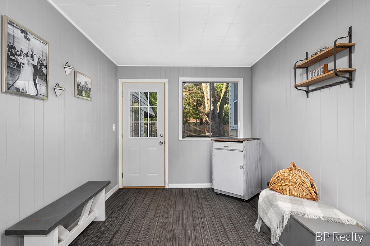 531 Cherry St, Wayland MI 49348-1076 exterior