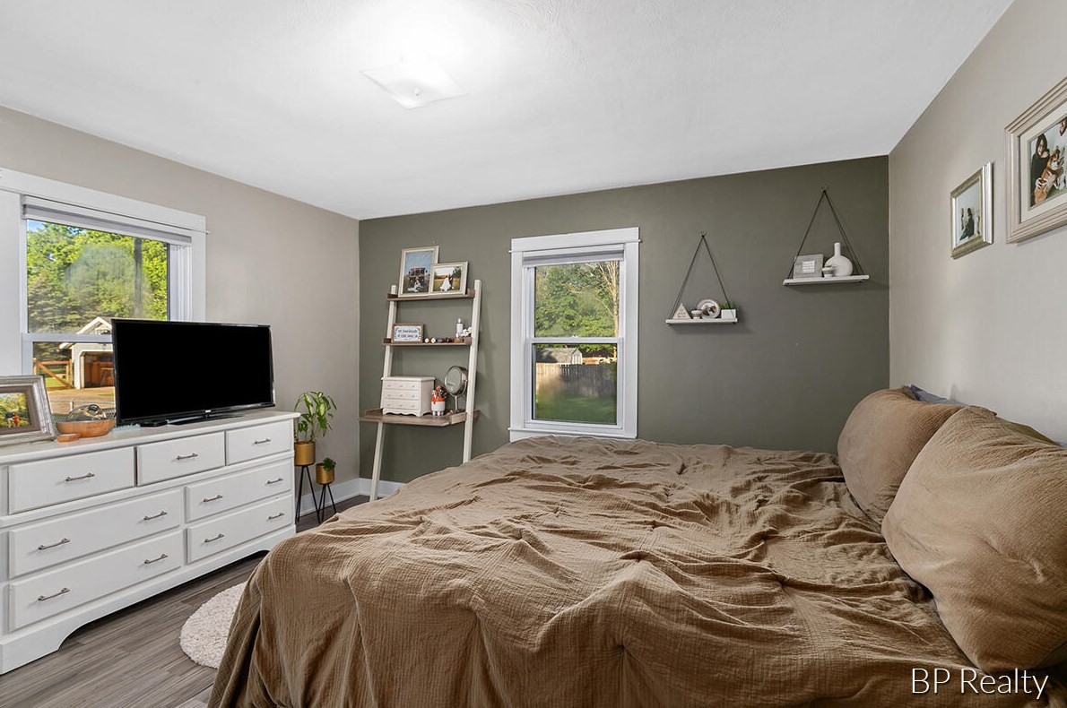 531 Cherry St, Wayland MI 49348-1076 exterior