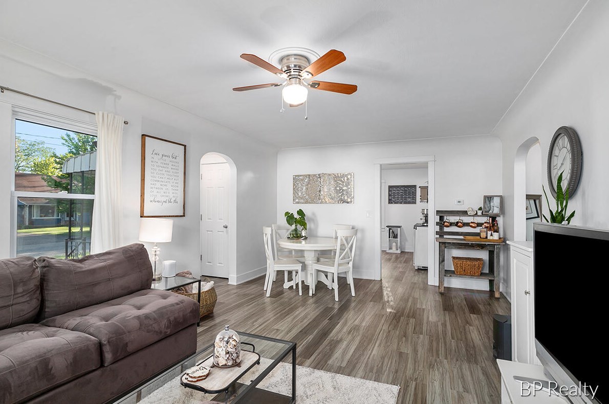 531 Cherry St, Wayland MI 49348-1076 exterior