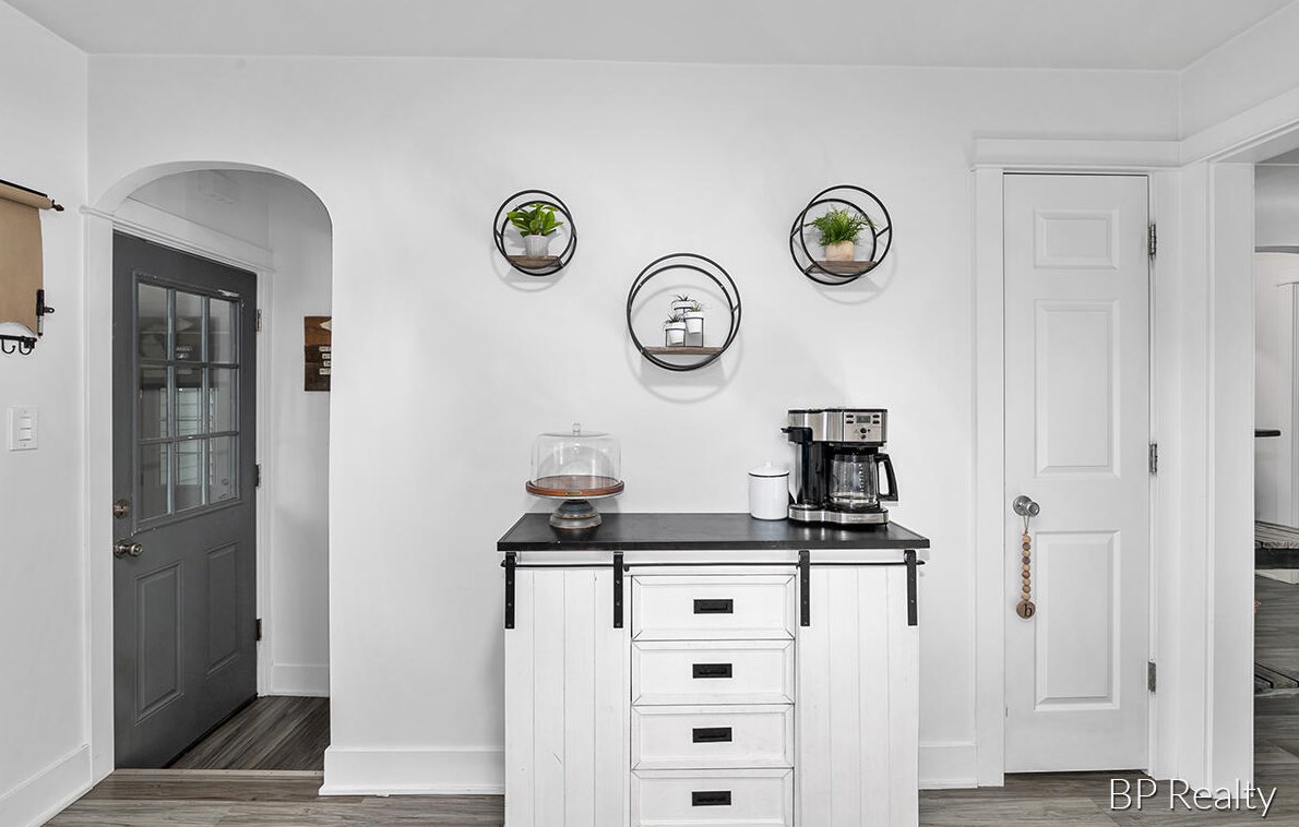 531 Cherry St, Wayland MI 49348-1076 exterior