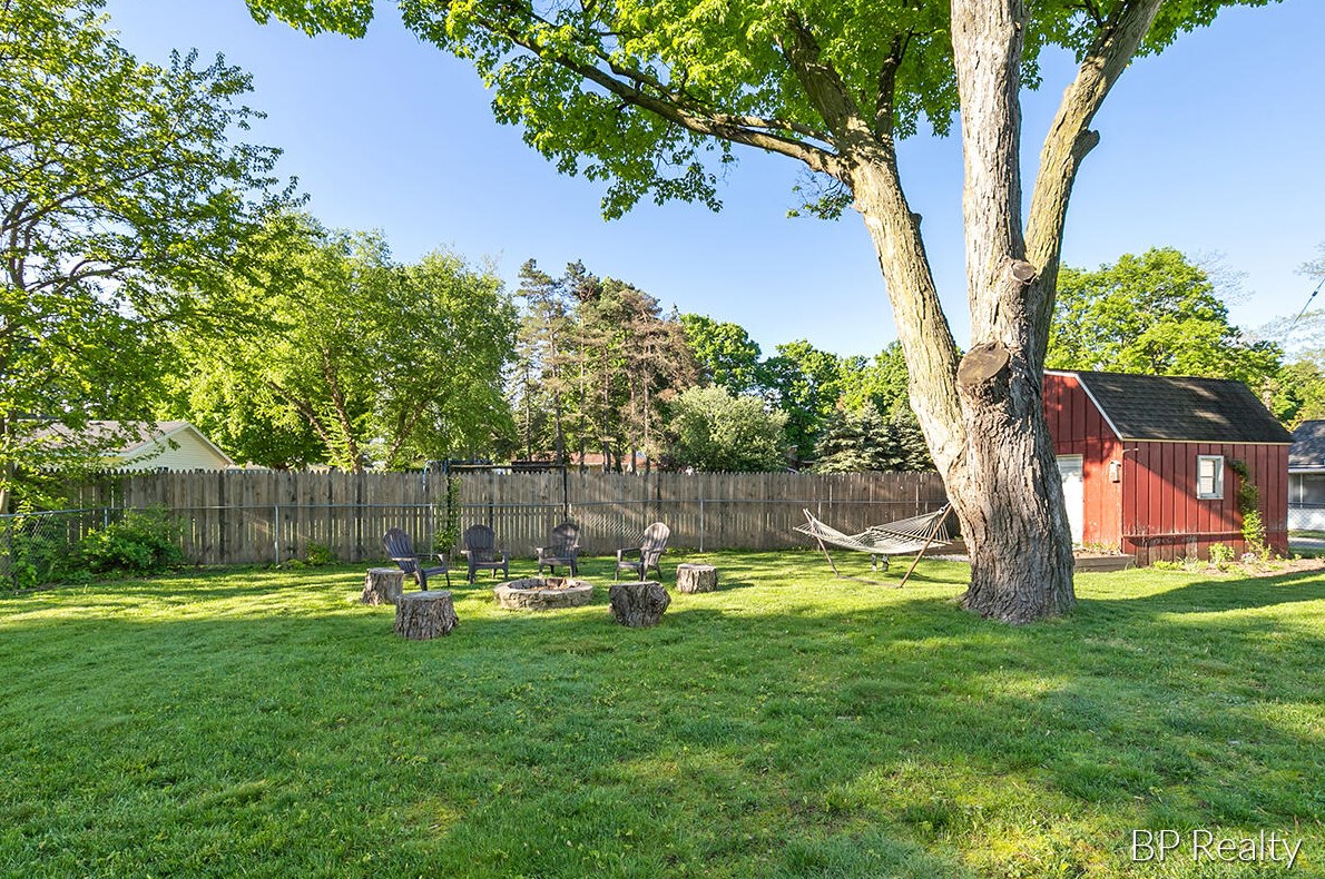 531 Cherry St, Wayland MI 49348-1076 exterior