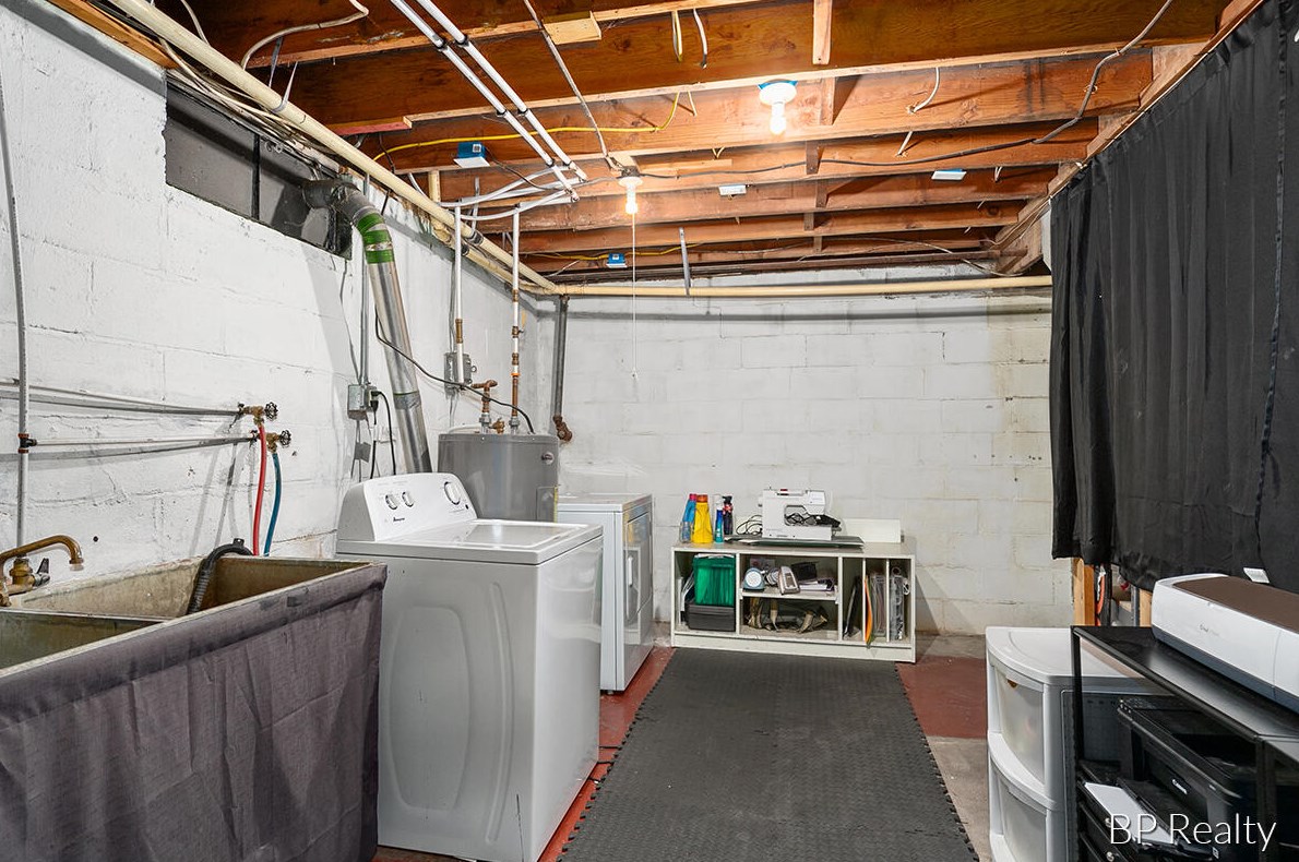 531 Cherry St, Wayland MI 49348-1076 exterior