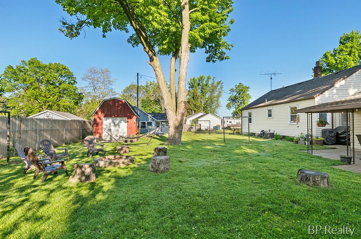 531 Cherry St, Wayland MI 49348-1076 exterior