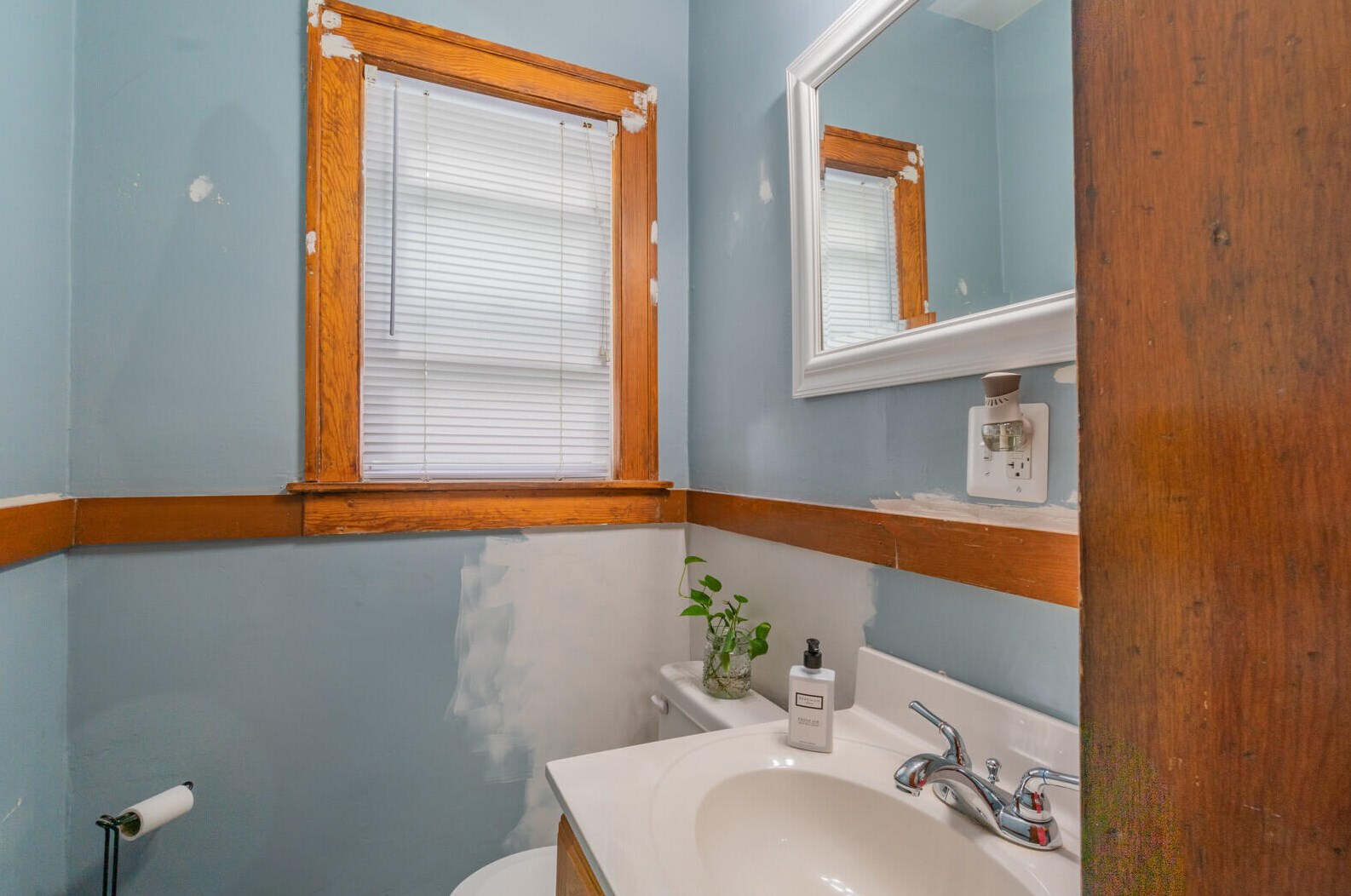 1948 Coit Ave, Grand Rapids MI  49505-4753 exterior