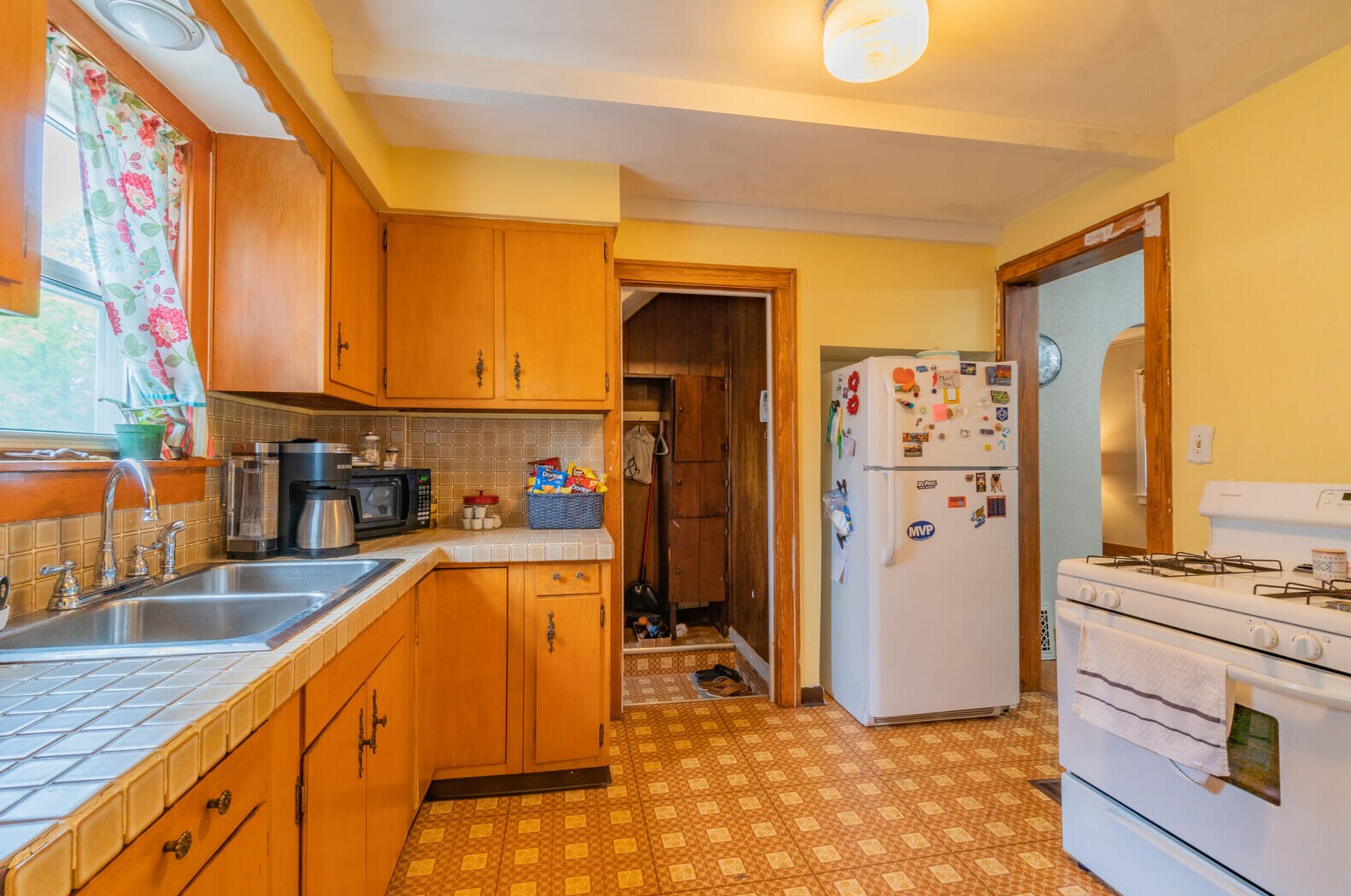 1948 Coit Ave, Grand Rapids MI  49505-4753 exterior