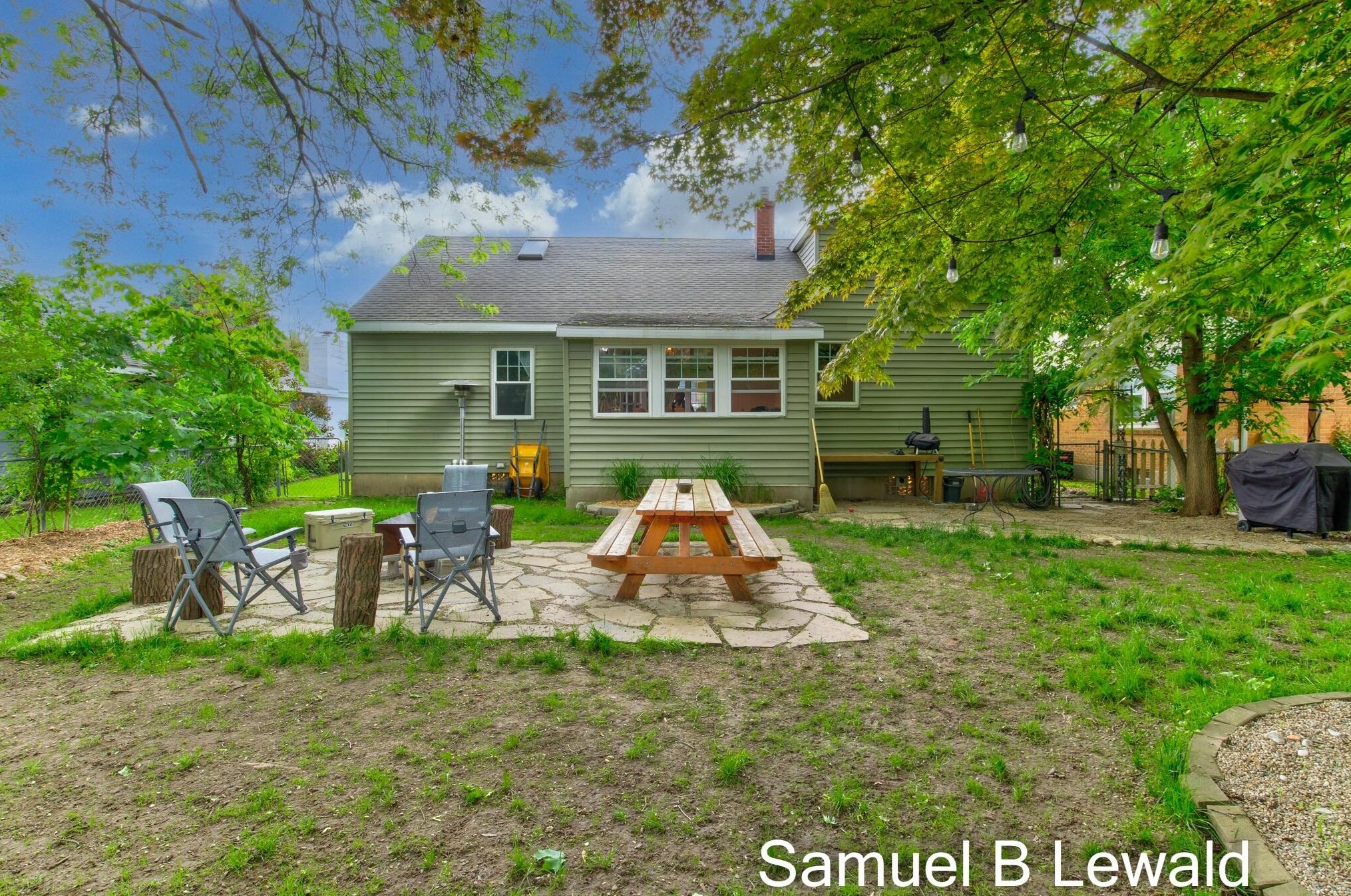 1418 Hope St, Grand Rapids MI 49506-1614 exterior