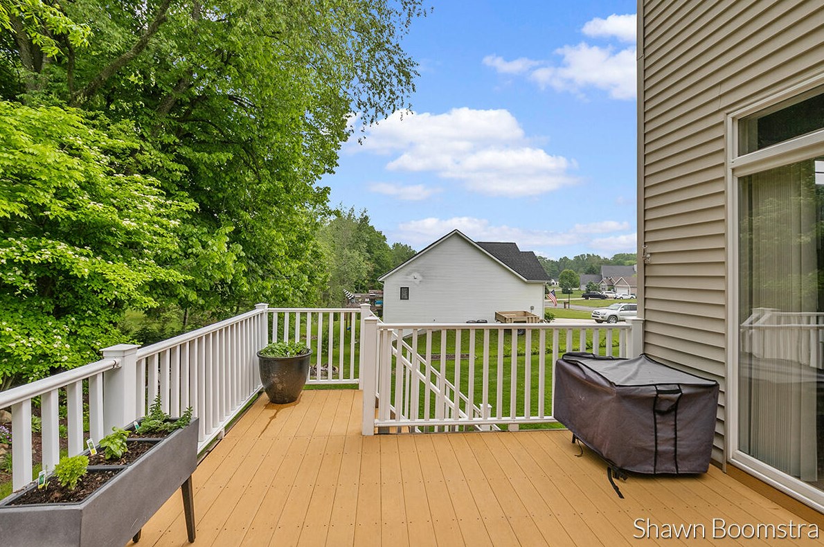 4016 Ronalds Rd, Dorr MI 49323-9071 exterior