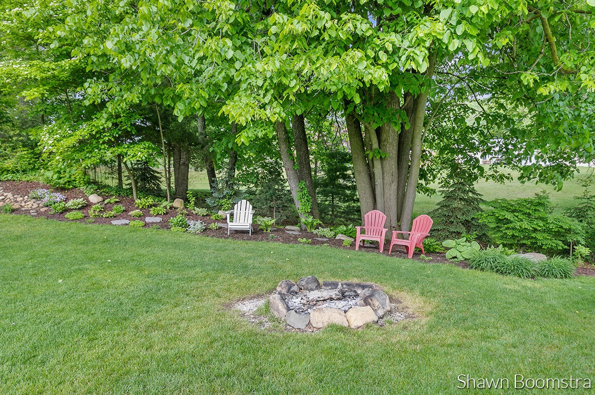 4016 Ronalds Rd, Dorr MI 49323-9071 exterior