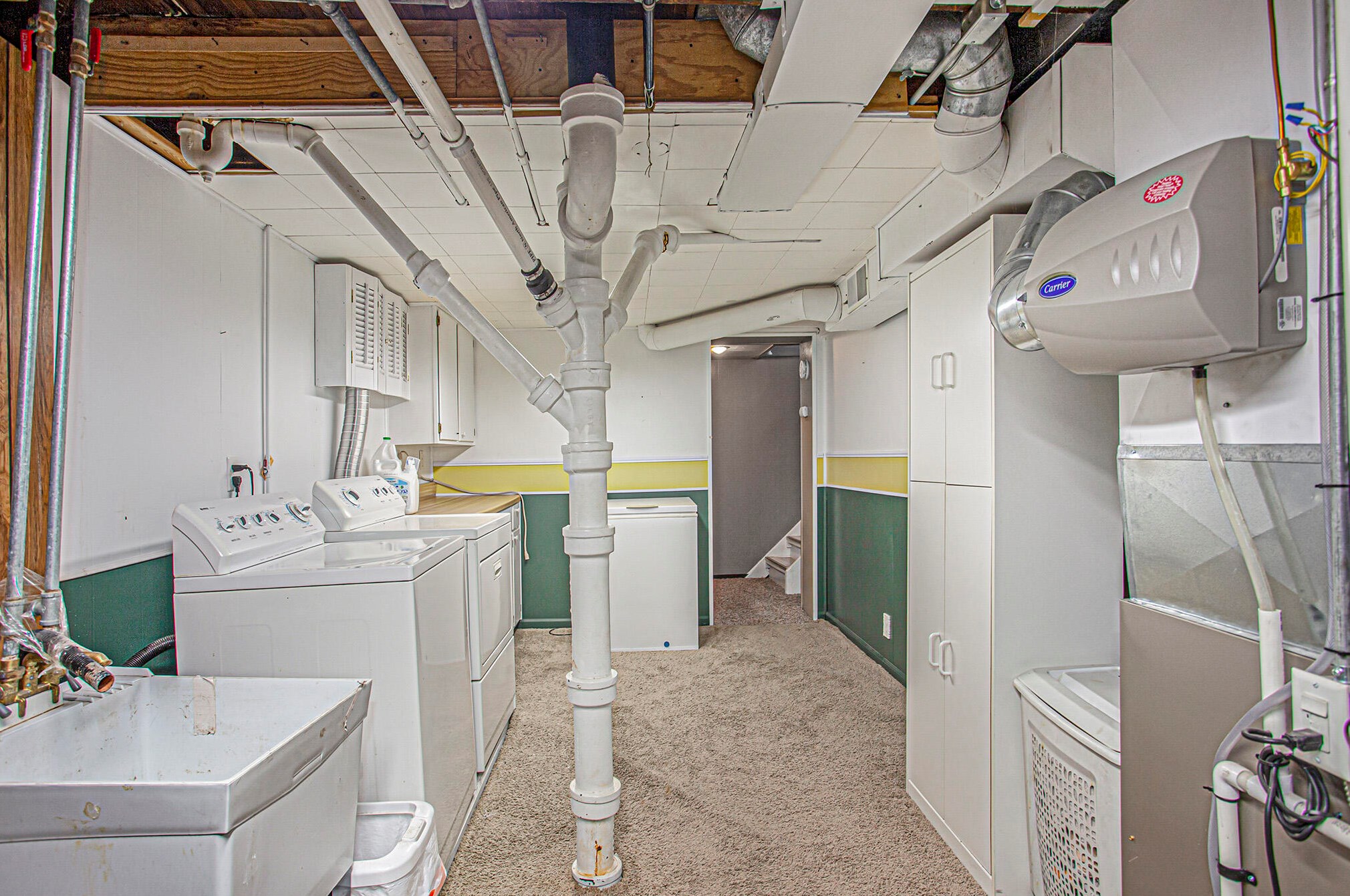 1000 Oaklawn St, Grand Rapids MI 49505-3748 exterior