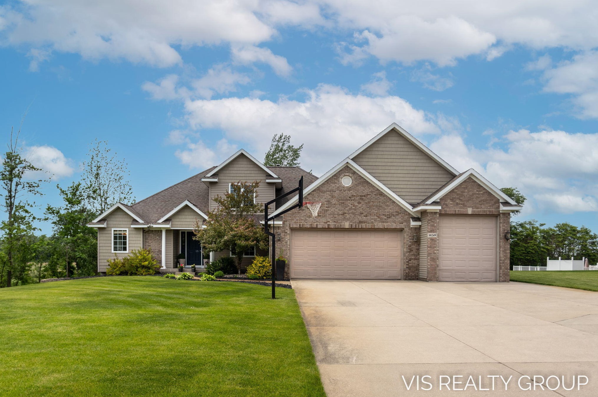 10249 Jane Dr, Allendale MI 49401-8082 exterior