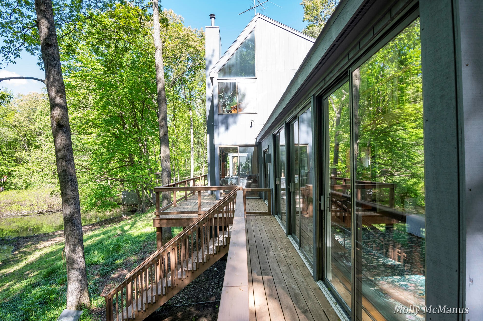 7563 Leonard St, Ada MI 49301-9527 exterior