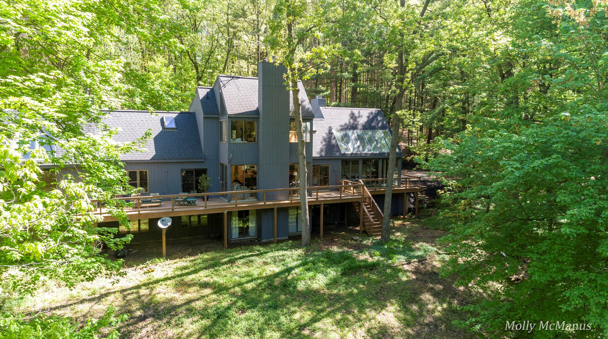 7563 Leonard St, Ada MI 49301-9527 exterior