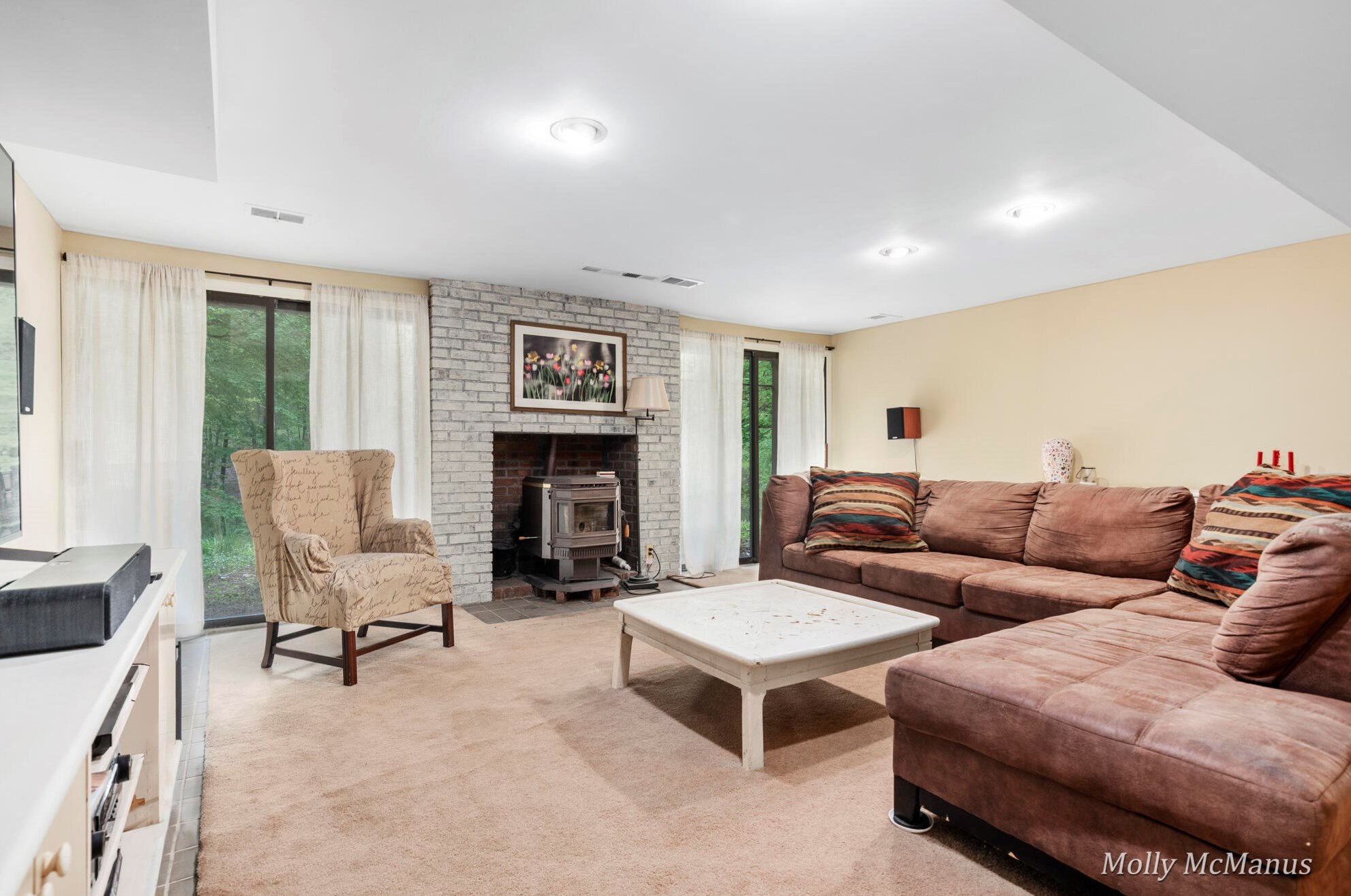 7563 Leonard St, Ada MI 49301-9527 exterior