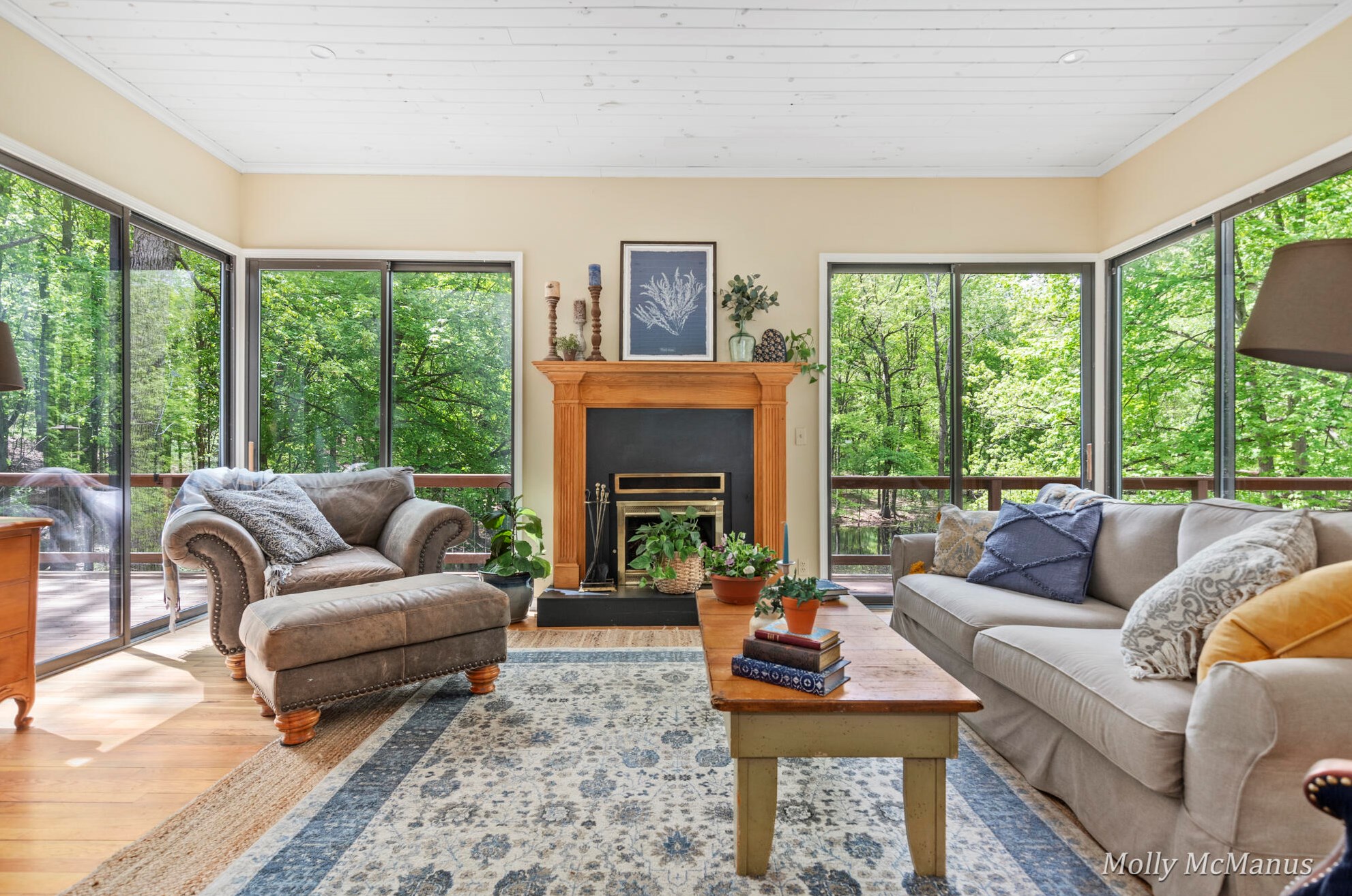 7563 Leonard St, Ada MI 49301-9527 exterior