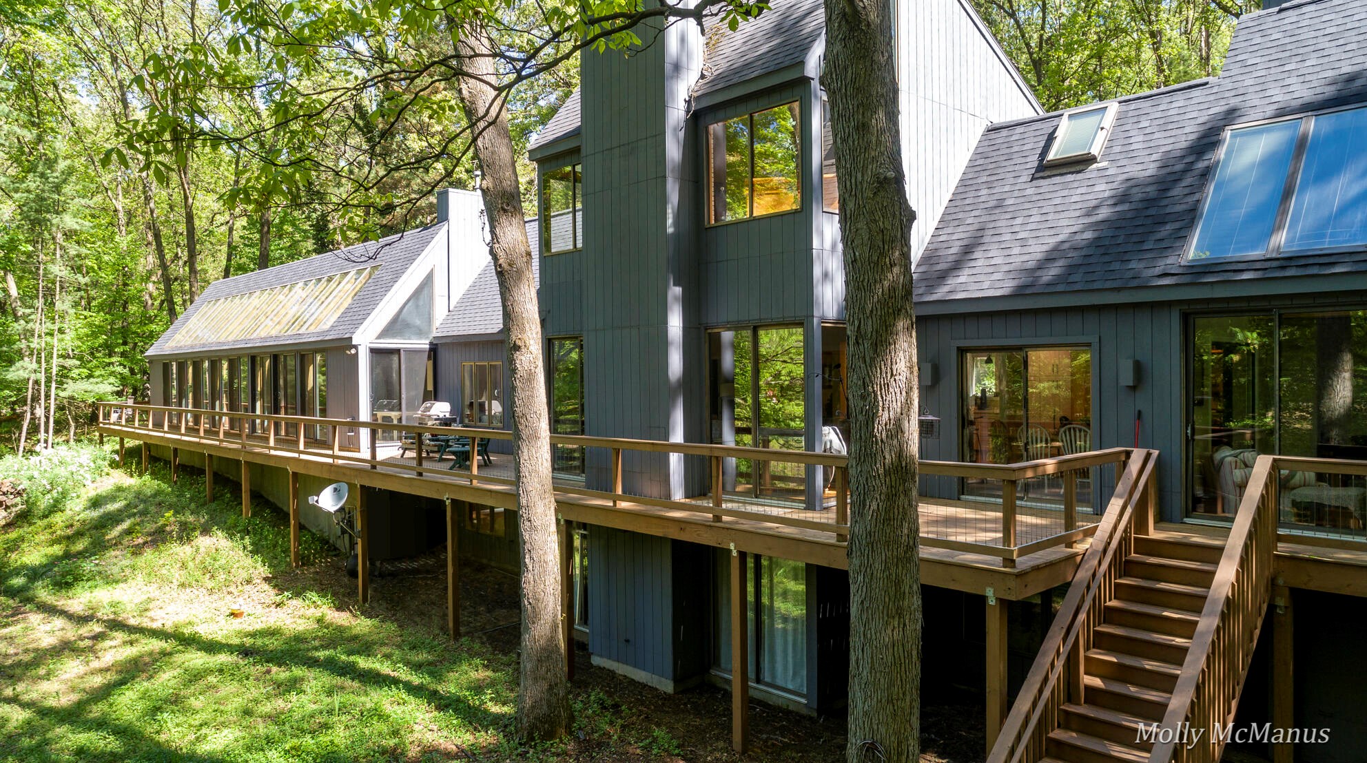 7563 Leonard St, Ada MI 49301-9527 exterior