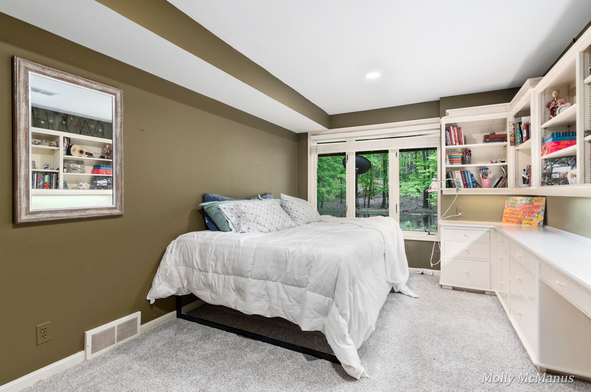 7563 Leonard St, Ada MI 49301-9527 exterior