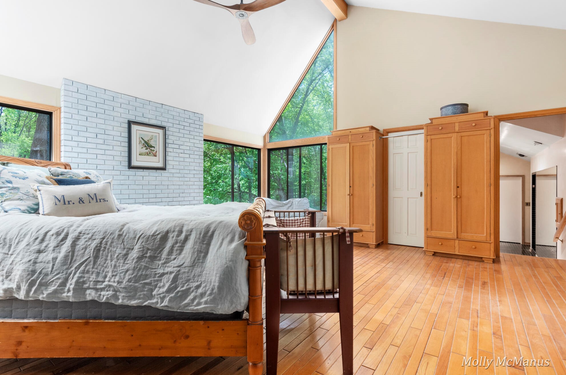 7563 Leonard St, Ada MI 49301-9527 exterior