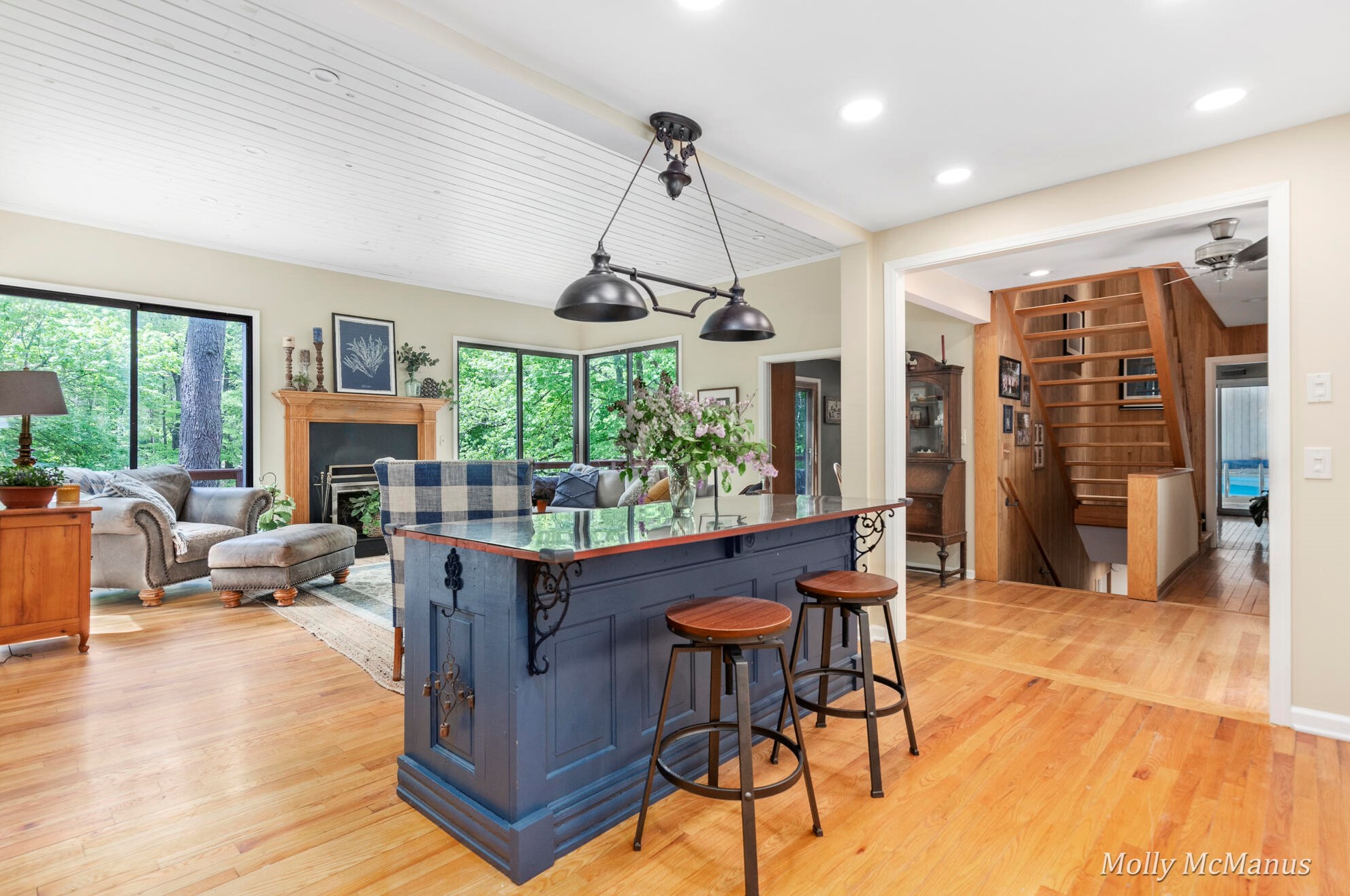 7563 Leonard St, Ada MI 49301-9527 exterior