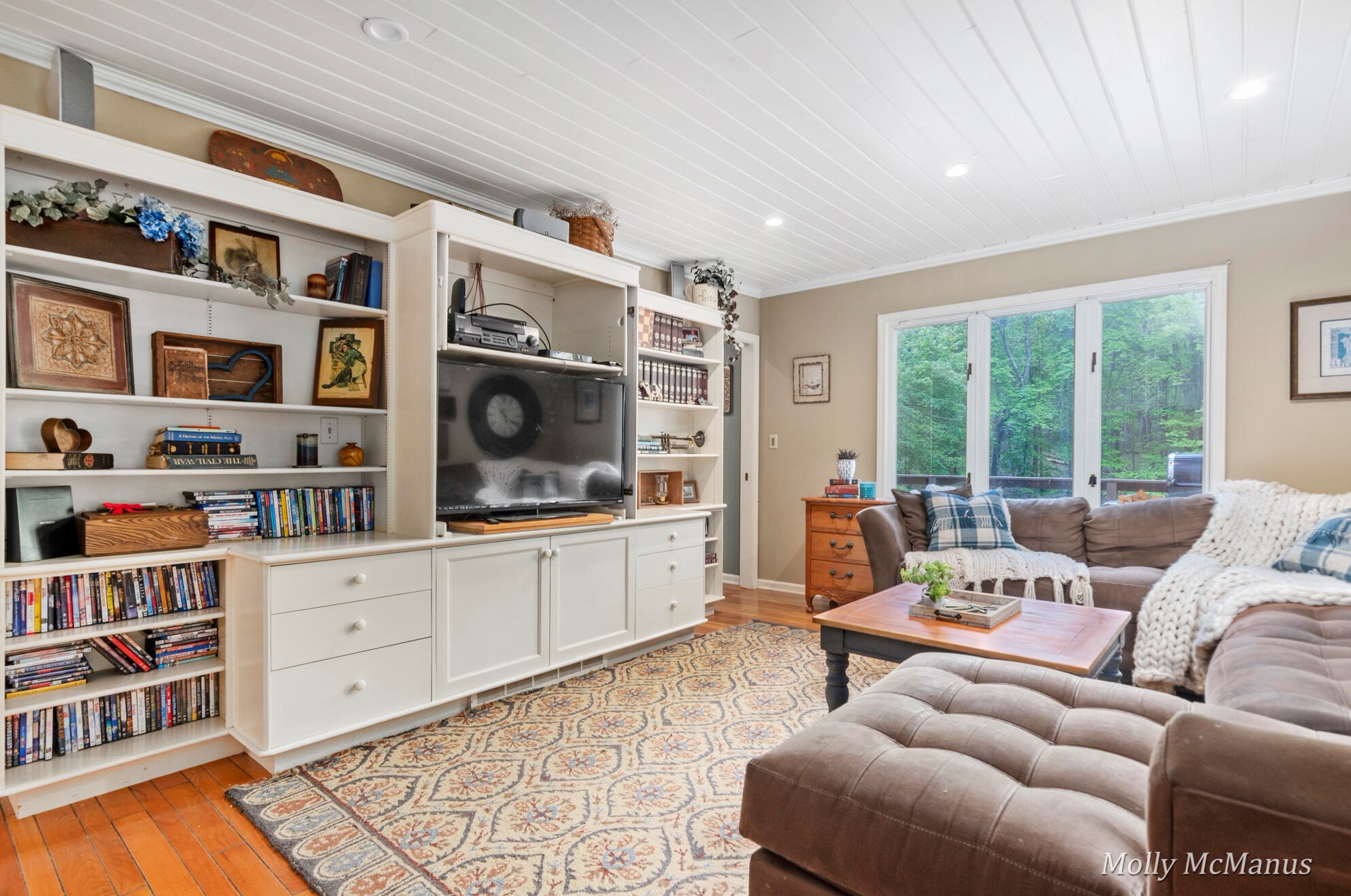 7563 Leonard St, Ada MI 49301-9527 exterior