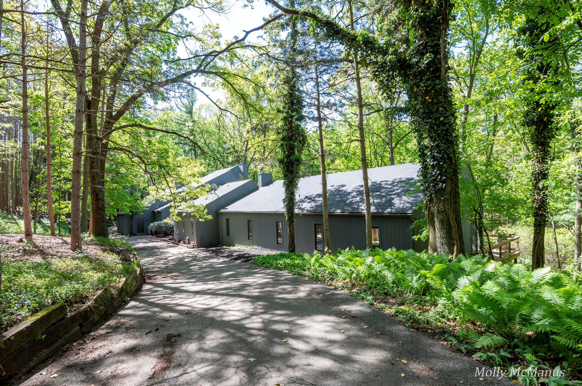 7563 Leonard St, Ada MI 49301-9527 exterior